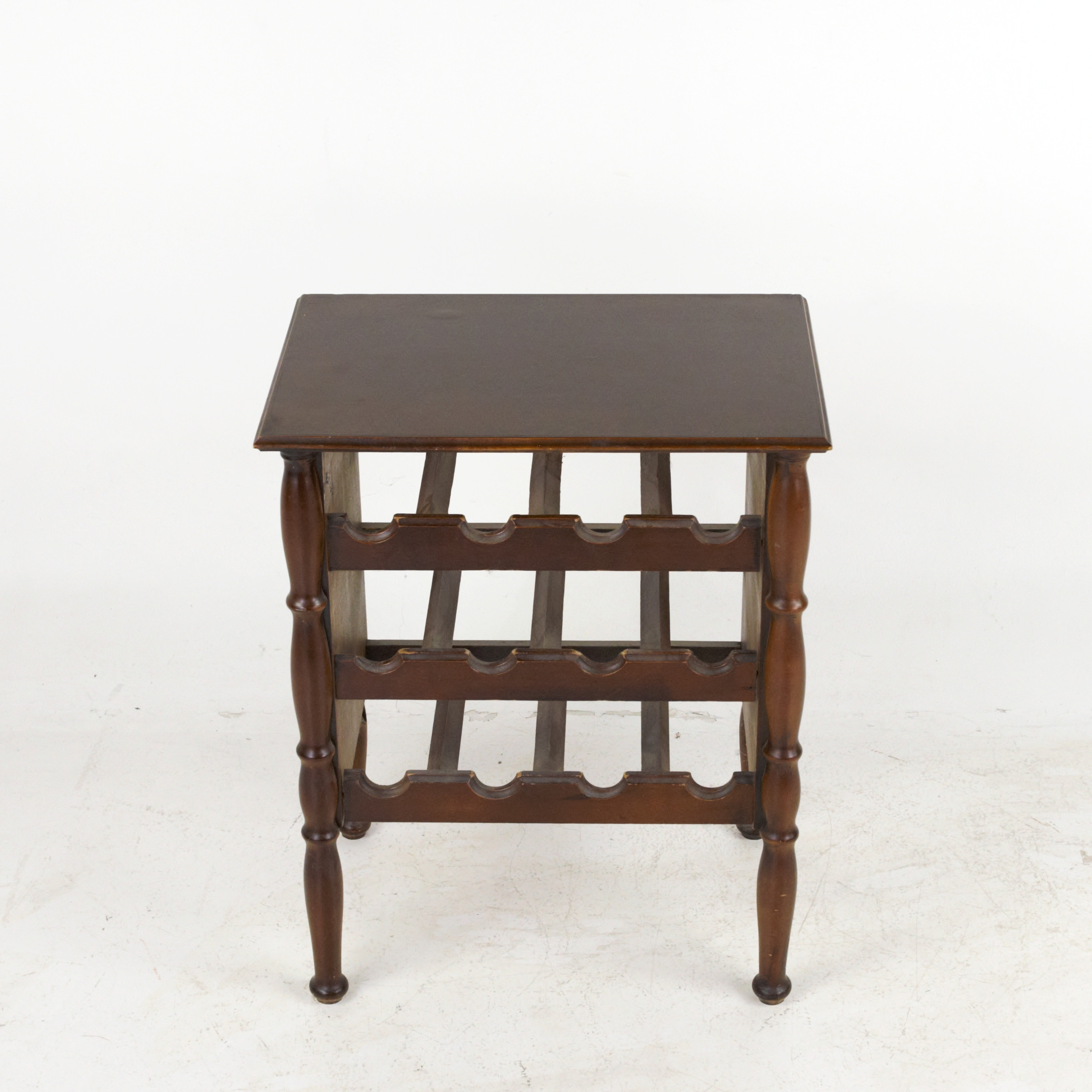 VIN-& FLASKSTÄLL, 12 flaskor, betsat lövträ, 1900-tal.