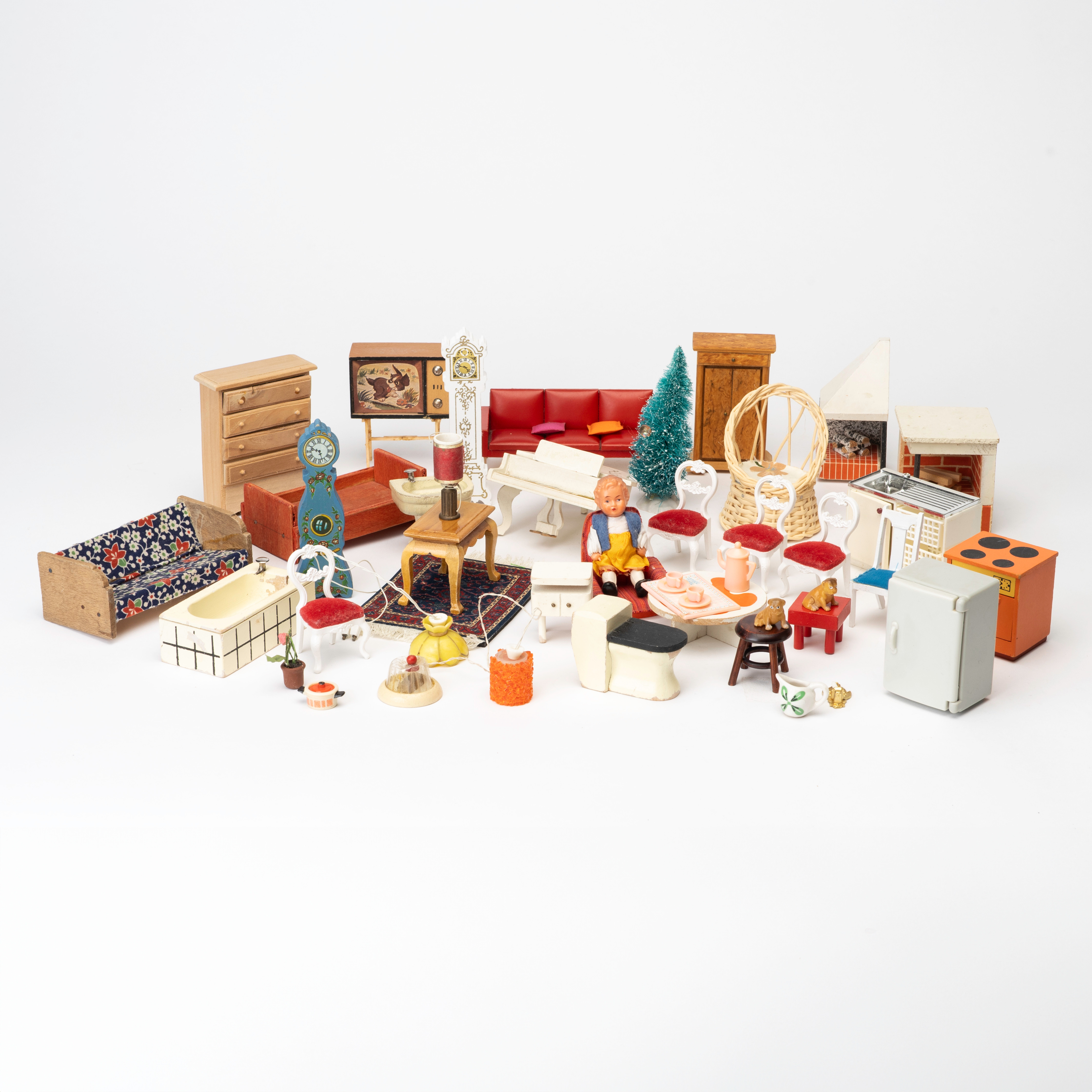 DOCKSKÅPSMÖBLER, ca 28 delar, samt tillbehör, olika modell, material och tillverkare. 1900-tal.