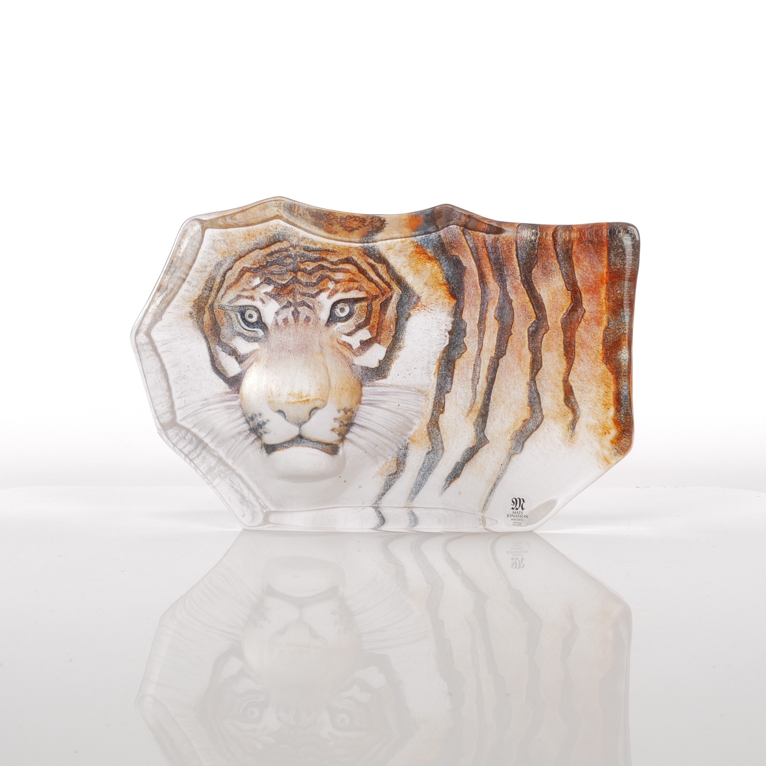 MATS JONASSON. Glasblock med Tiger, Målerås, signerad.