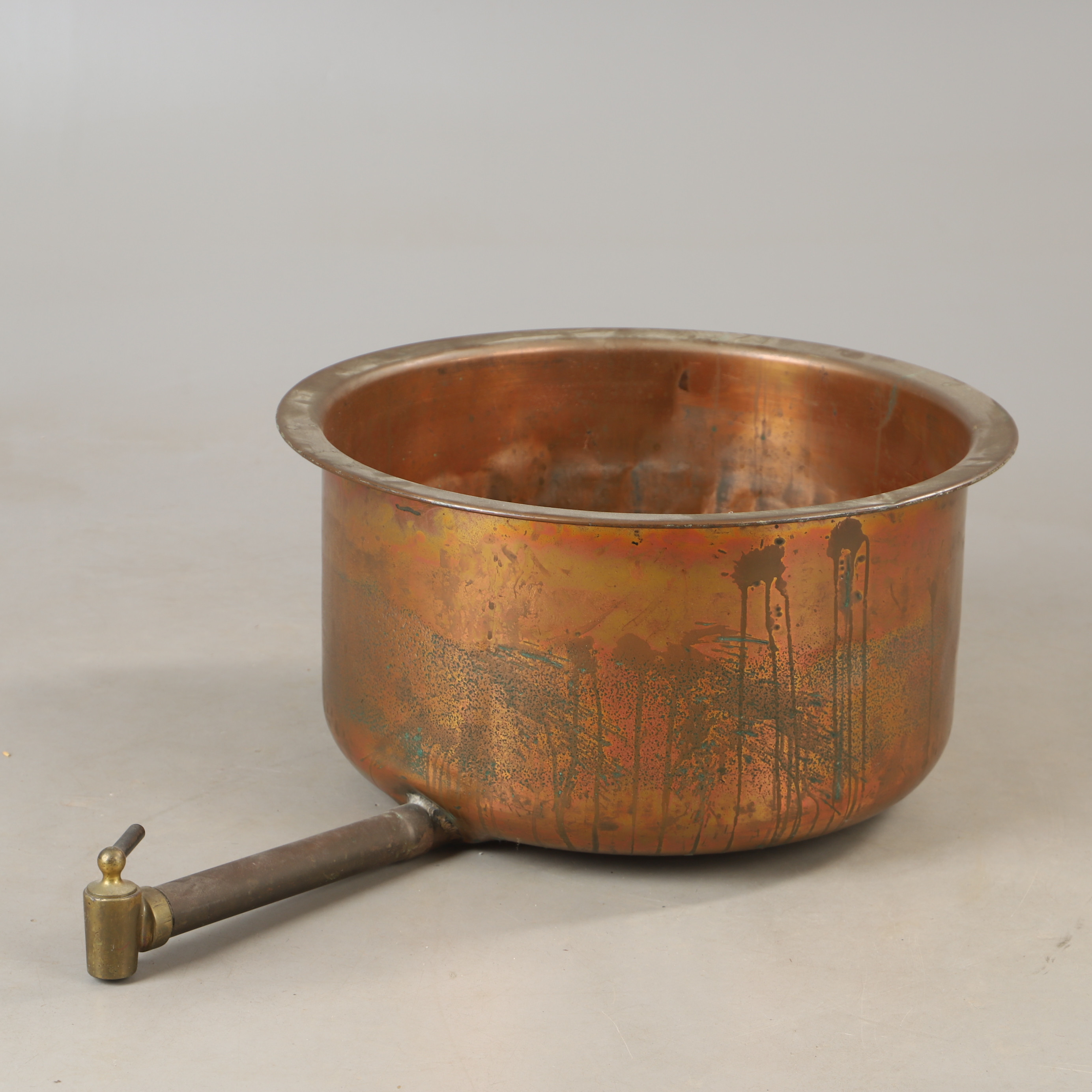 BALJA MED TAPPKRAN, koppar och mässing, tidigt 1900-tal.