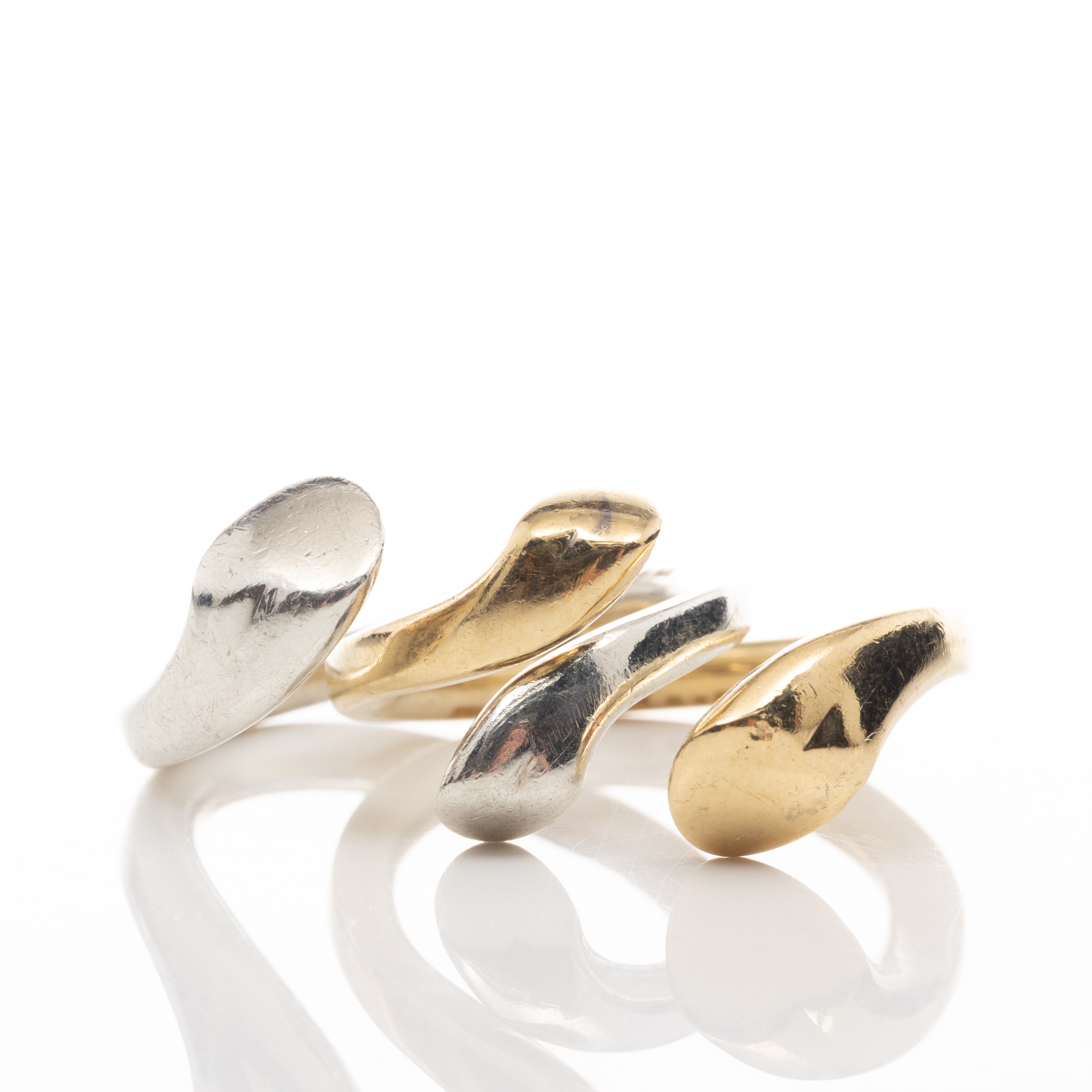 REGITZ OVERGAARD. Ringar, 2 st, 18K guld & Sterlingsilver, "Devoted Heart", Georg Jensen.