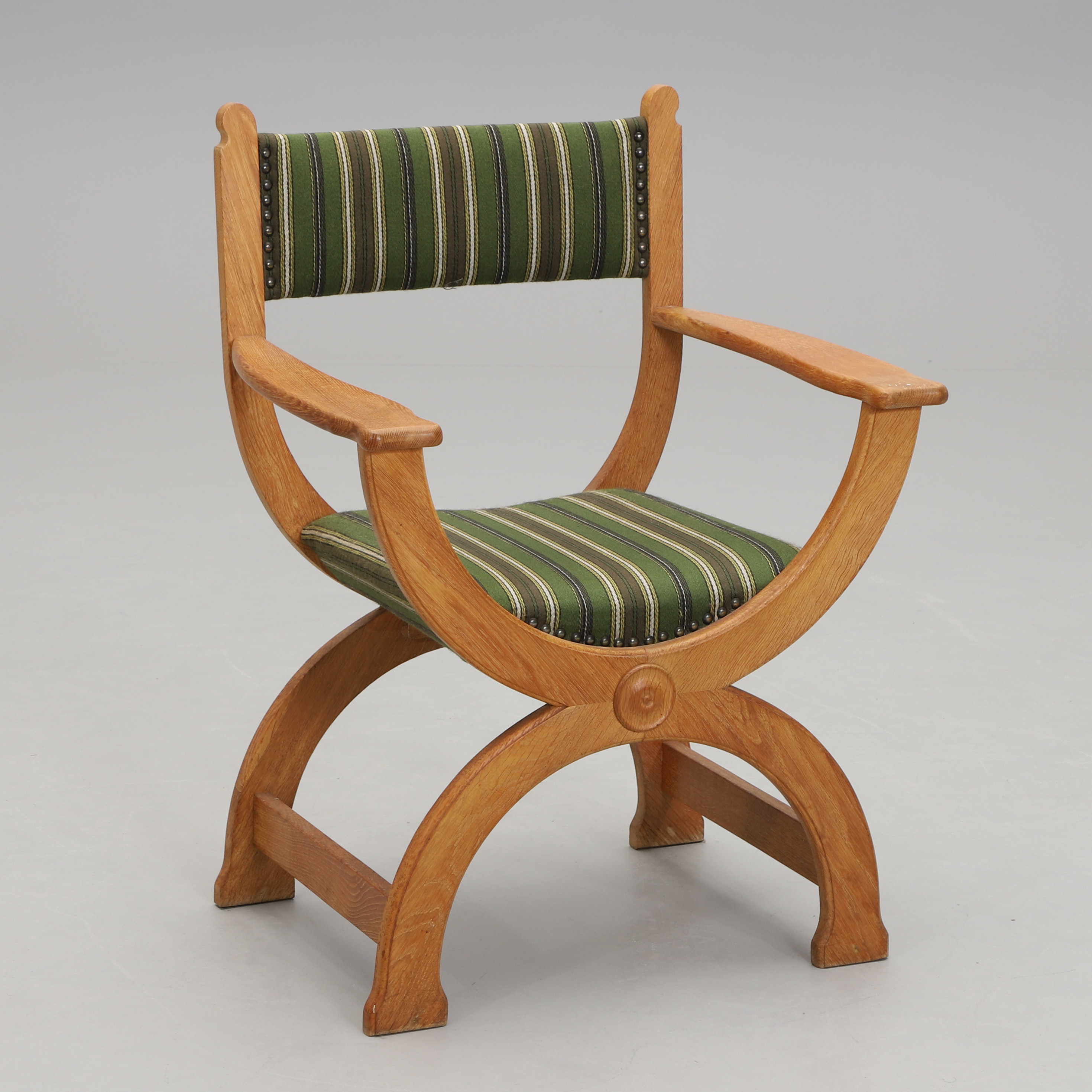 HENNING KJAERNULF. TILLSKRIVEN. KARMSTOL, EG möbler, Danmark 1960-tal.