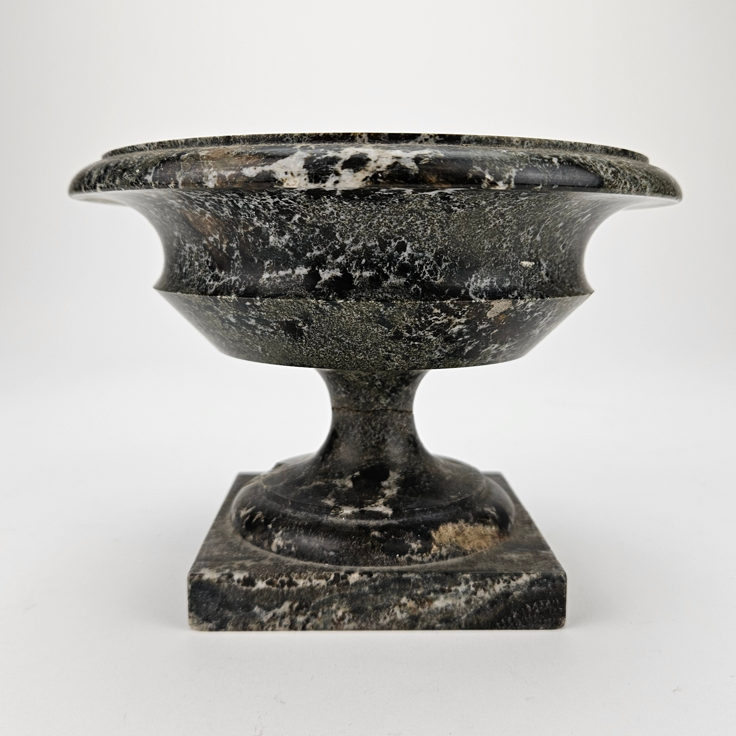 TAZZA, kolmårdsmarmor, 1800-tal.