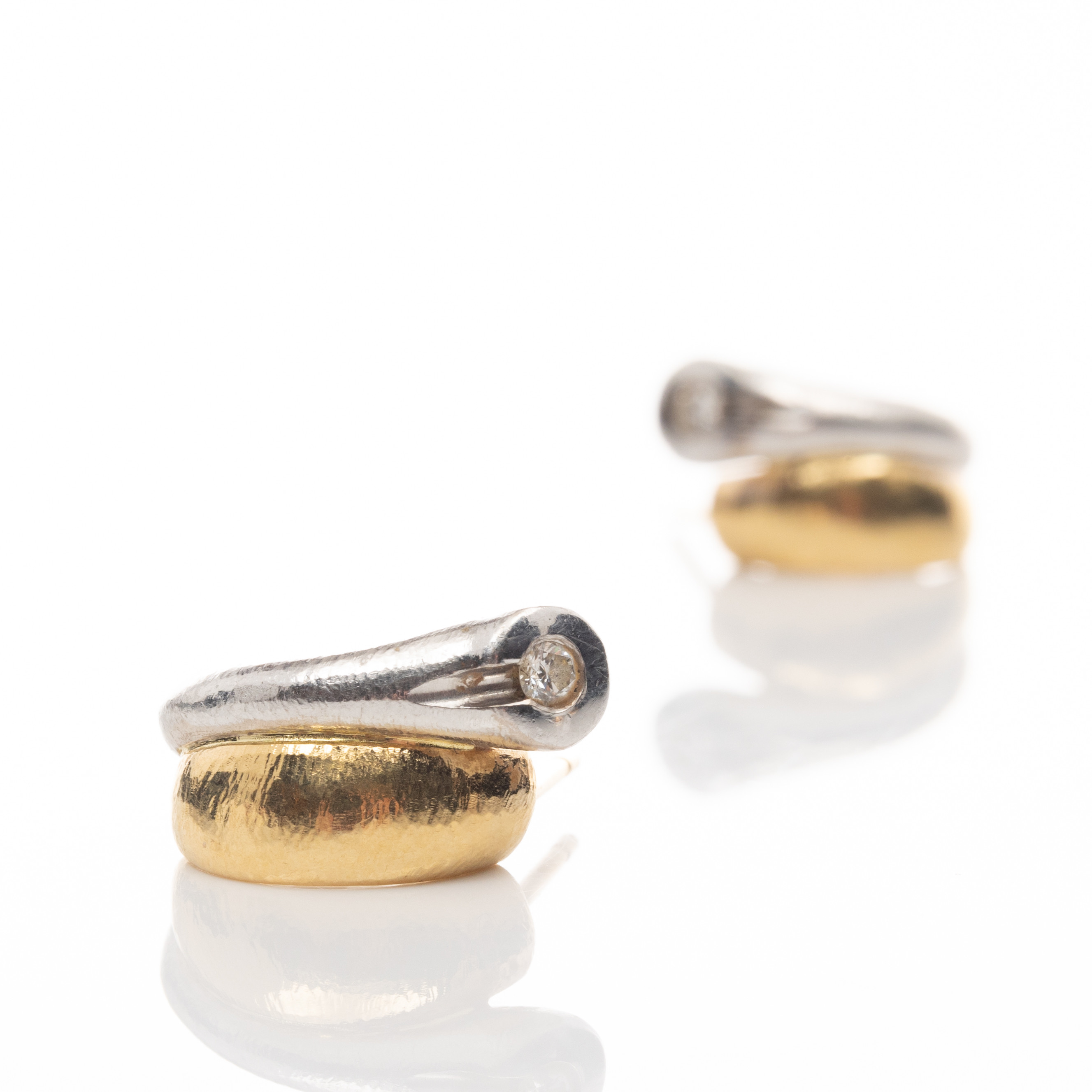 OLE LYNGGAARD. Örhängen, 18K guld, Briljanter 0,04 ct, Danmark.