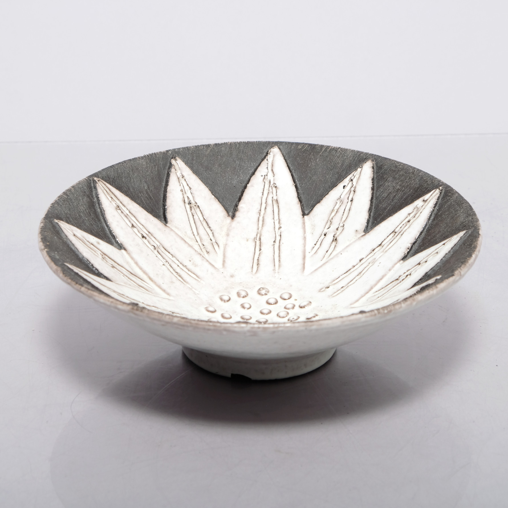 ANNS-LISA THOMSON. Skål, Stengods, "paprika", Upsala Ekeby.