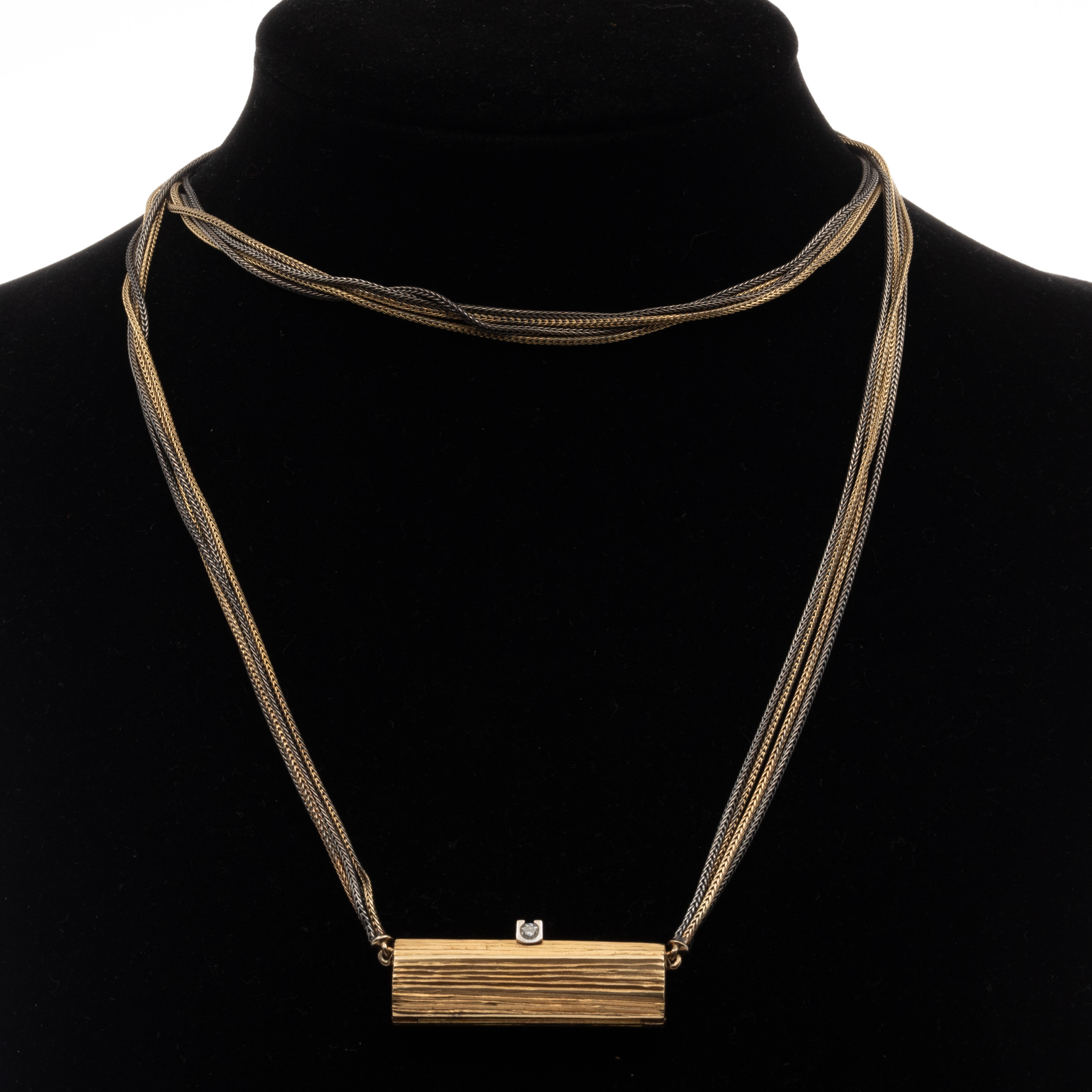 OLE LYNGGAARD. Collier, 14K guld & Sterlingsilver, Briljanter 0,16 ct, Danmark.
