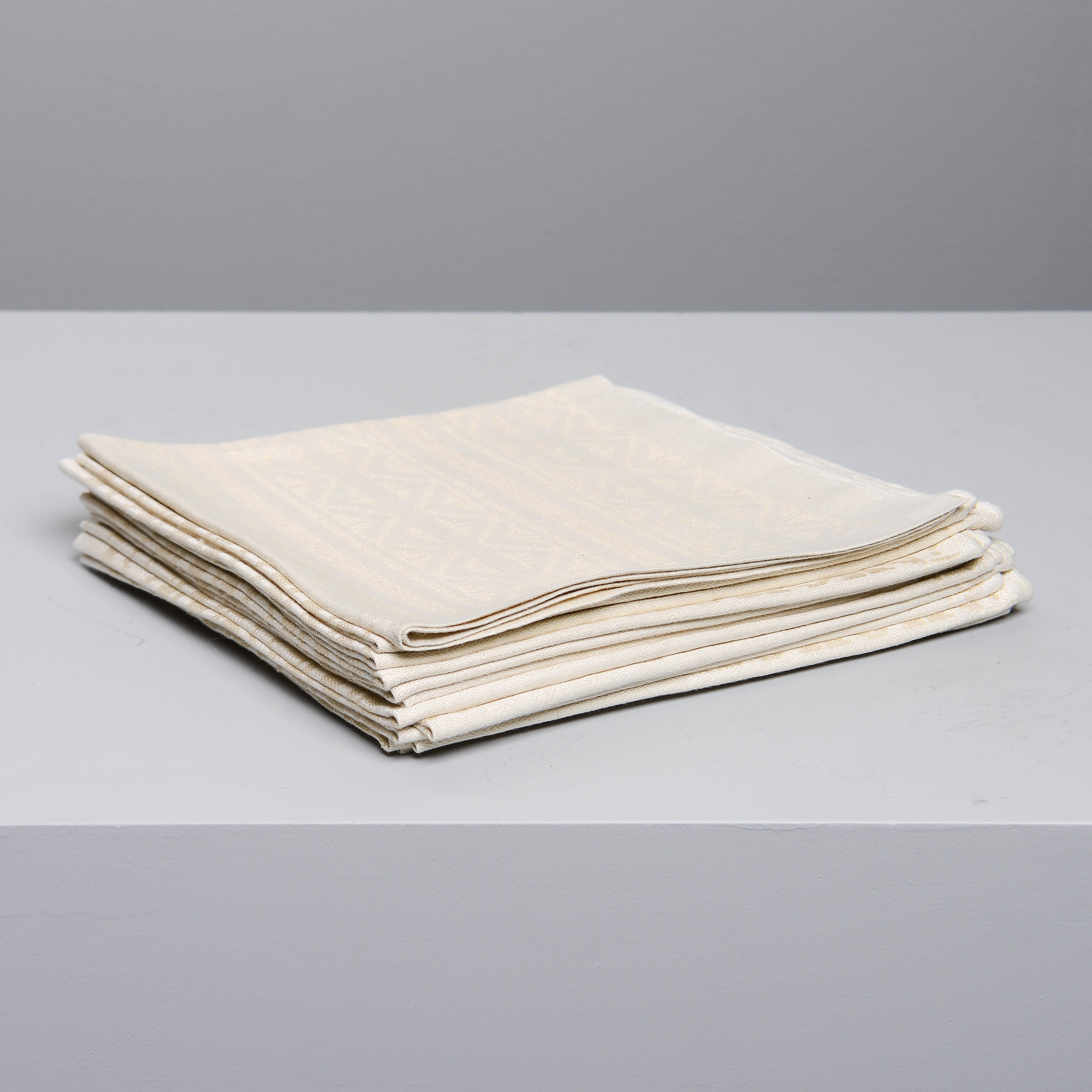 LINNESERVETTER, 12 st, ca 49 x 49 cm.