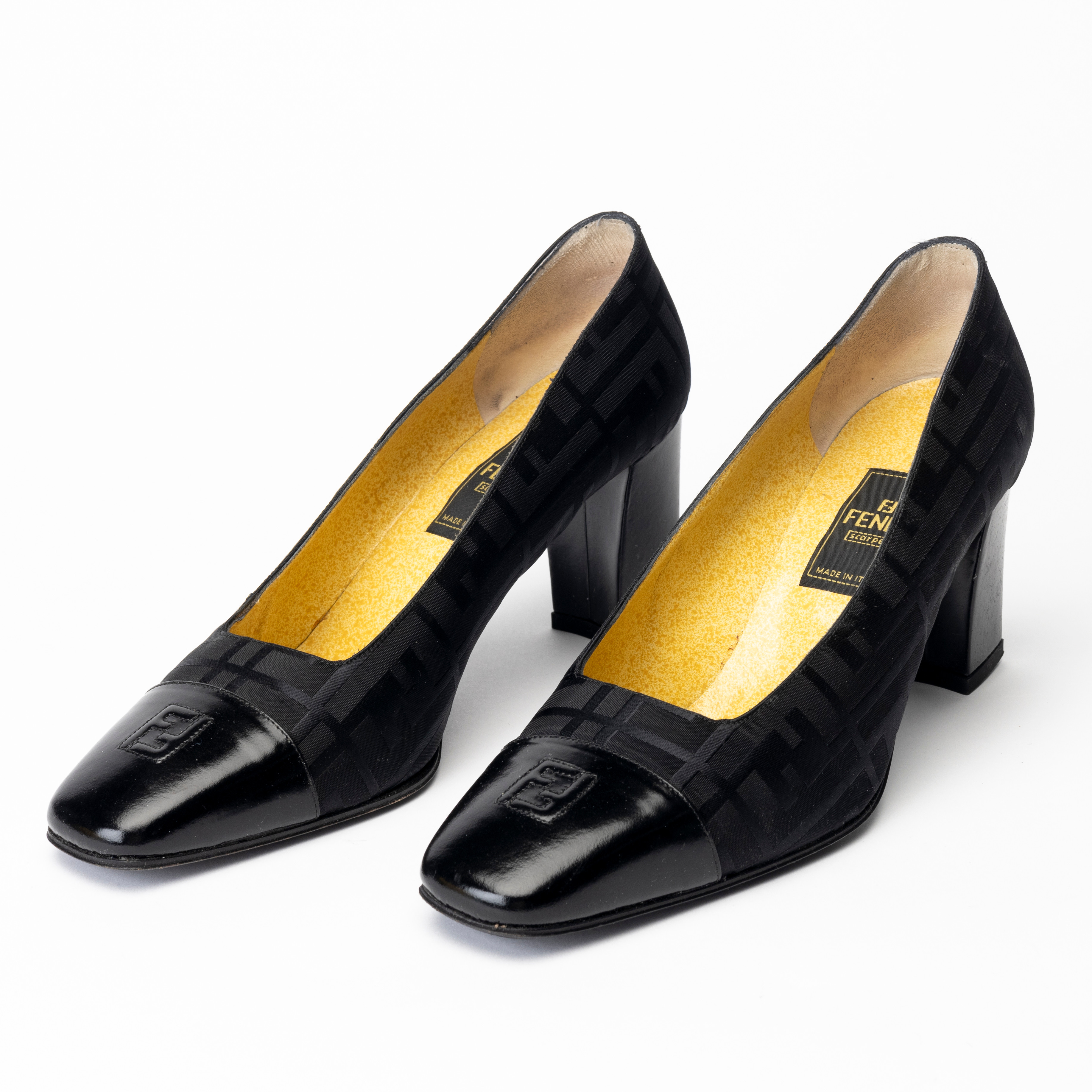 FENDI. Pumps, ett par, tyg och läder, Zucca, Rom, Italien, strl, 37.