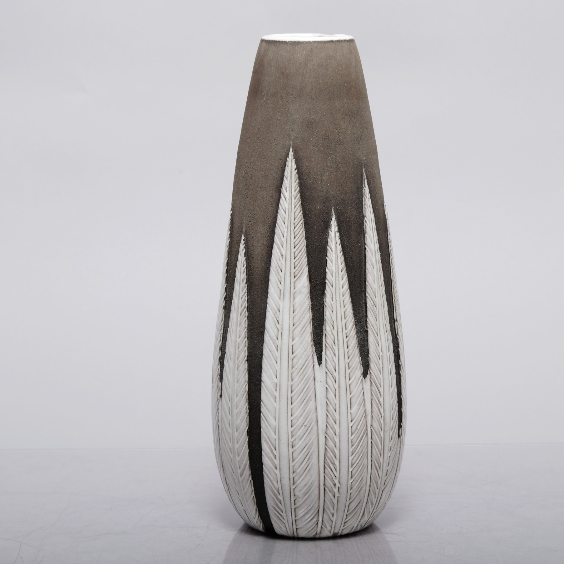 ANNA-LISA THOMSON. Vas, "Paprika", Stengods, Upsala-Ekeby.