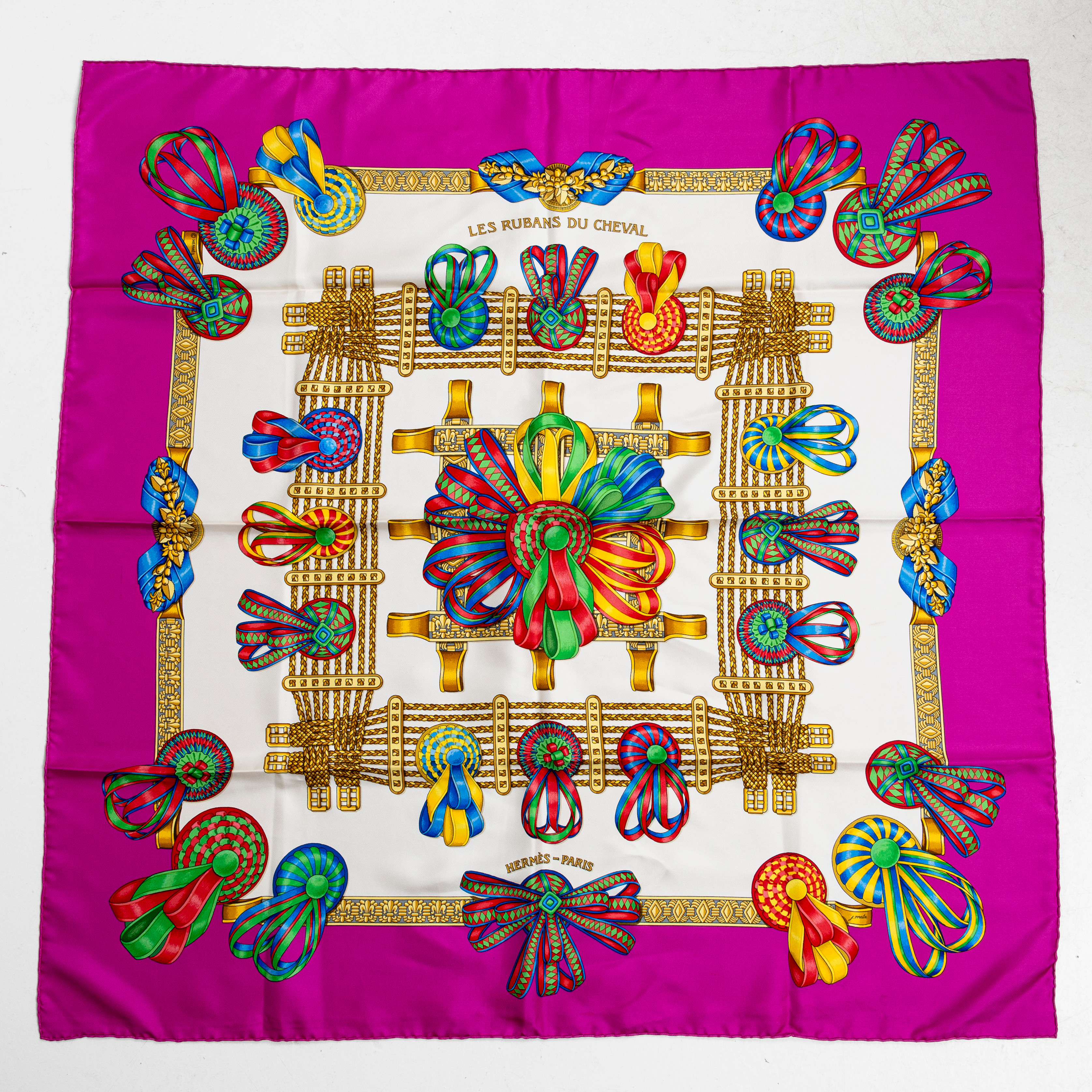 HERMÈS. Sjal, siden, "Le Rubans du Cheval", formgiven av Joachim Metz, 1988, Paris, Frankrike.