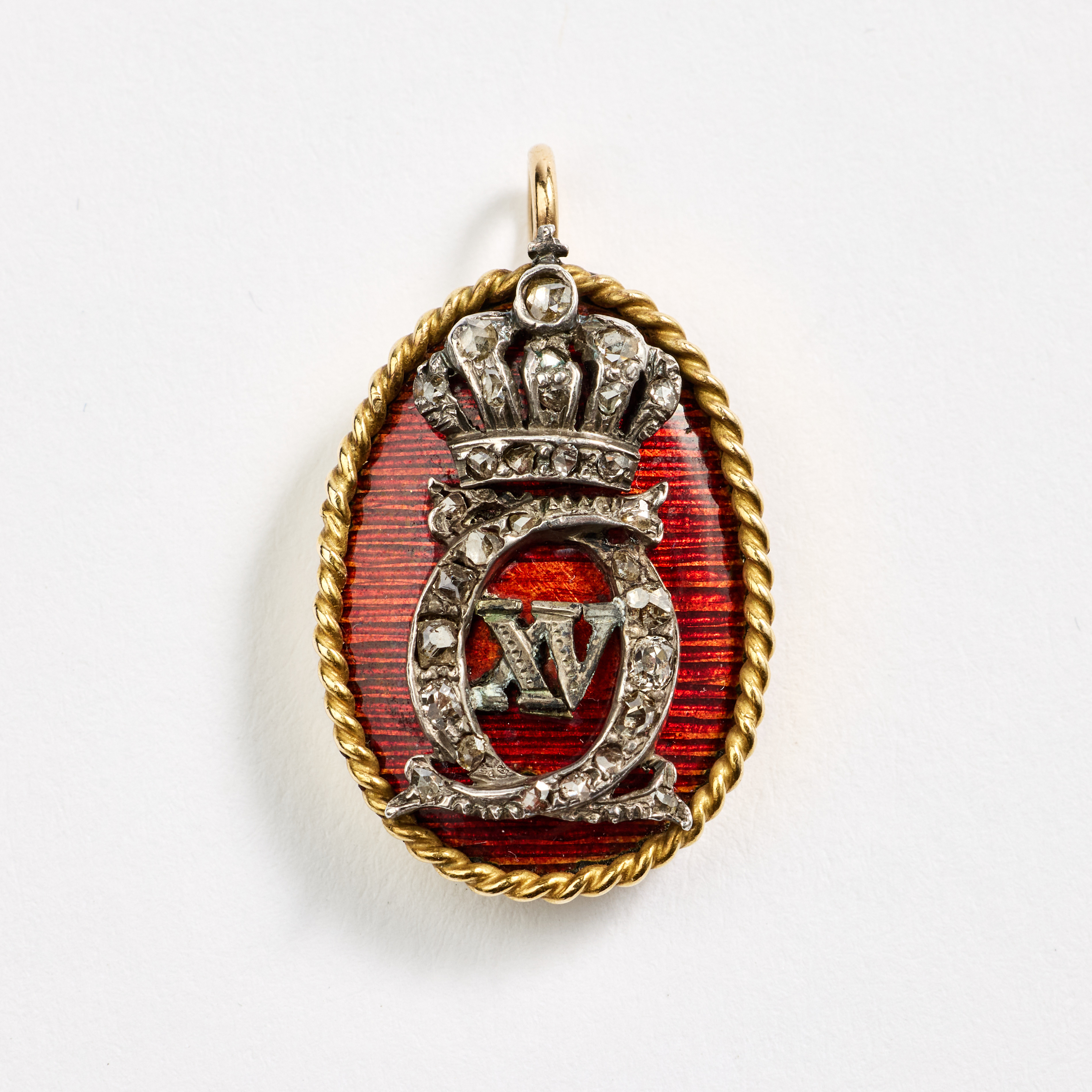 HÄNGE, 18K guld, emalj och diamanter, Karl XV:s monogram, 1850/60-tal.