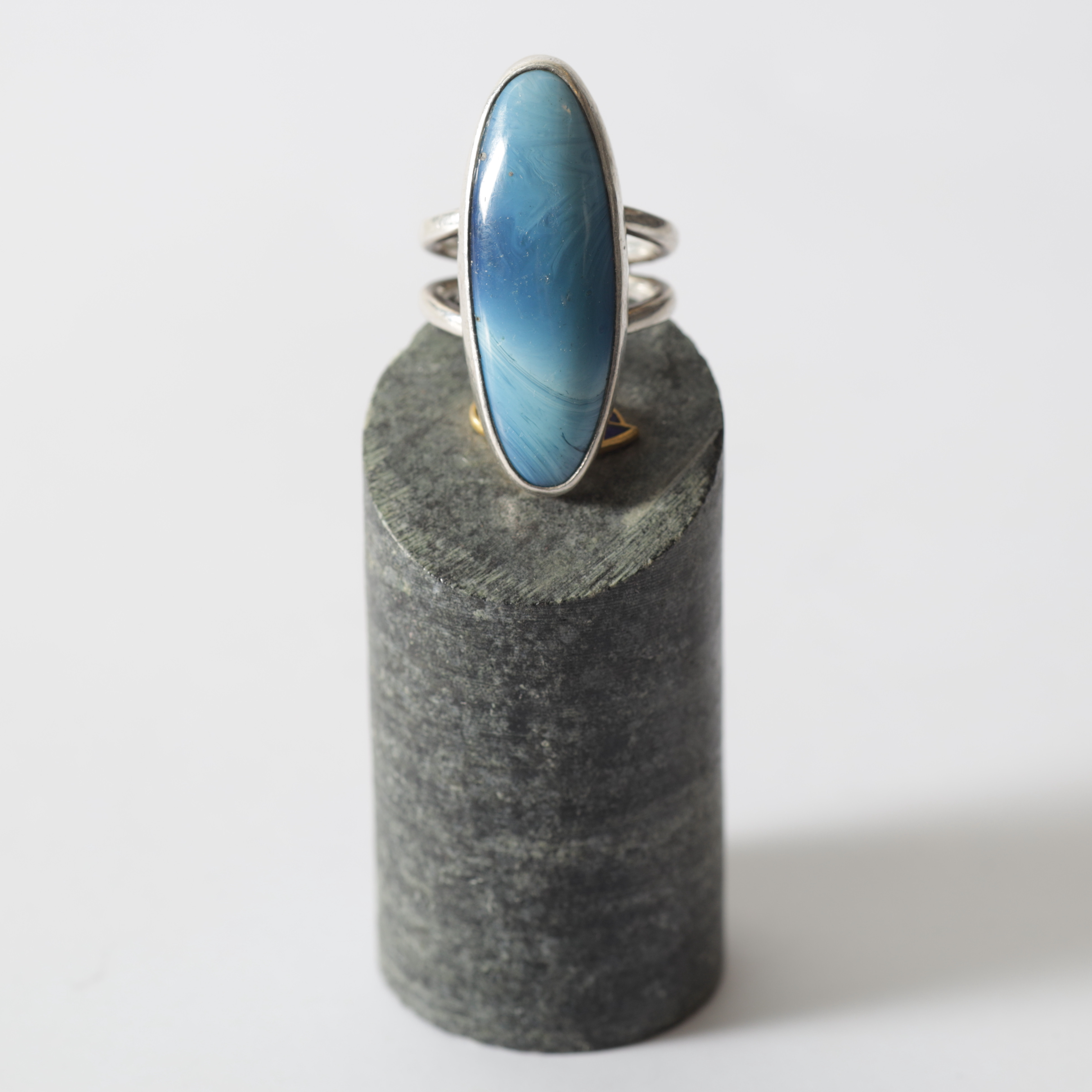 RING, sterlingsilver & sten, 2000-tal. Totalvikt ca 15,7 gram.