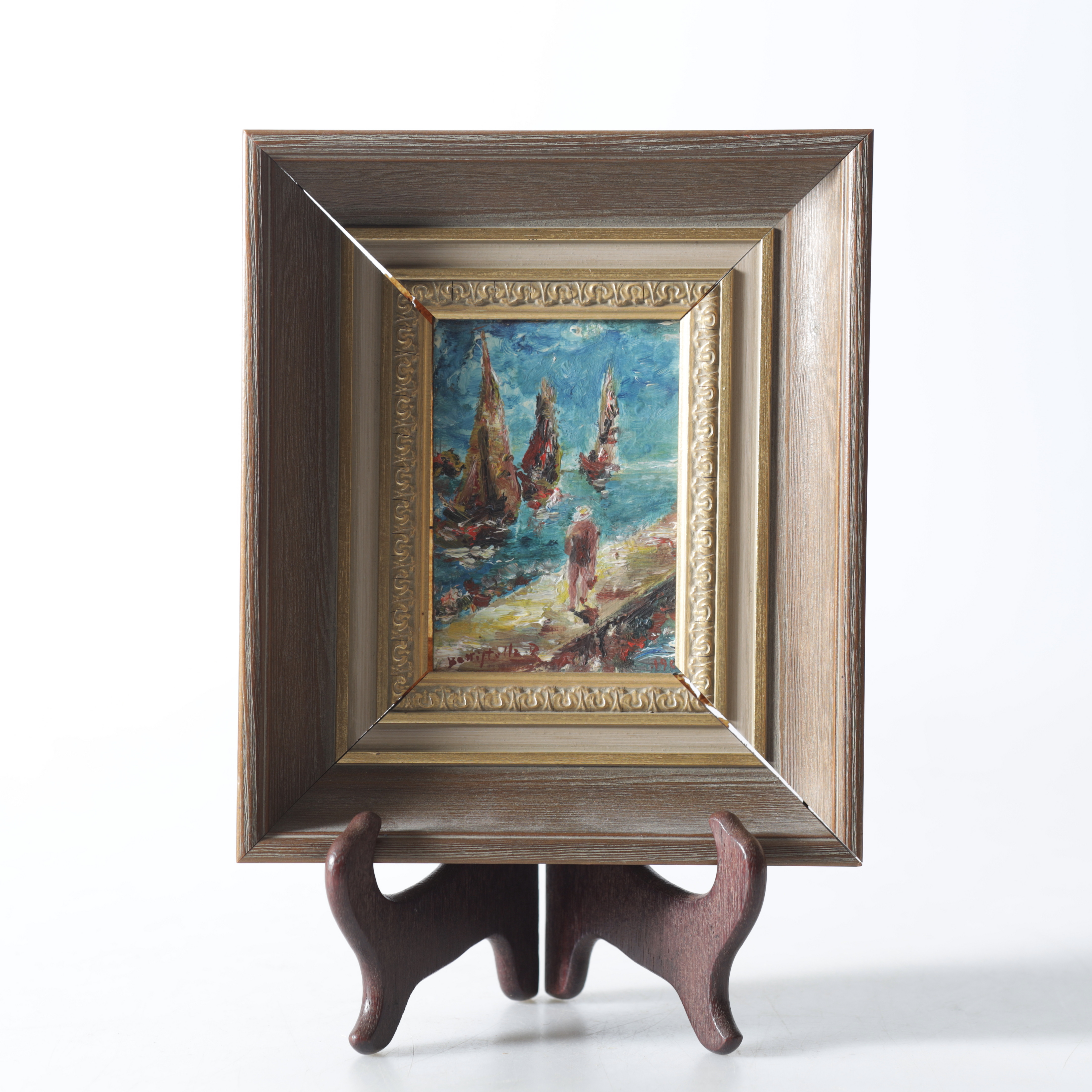 OIDENTIFIERAD KONSTNÄR. Figur och segelbåtar, olja på pannå, signerad.