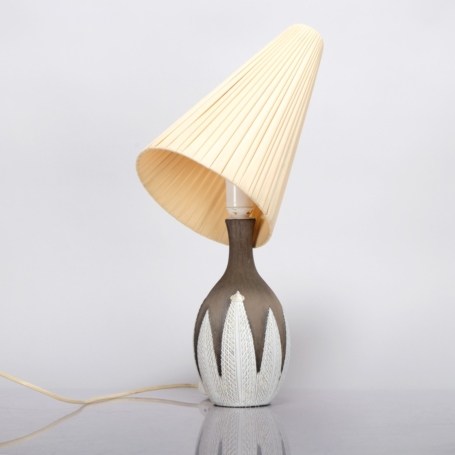 ANNA-LISA THOMSON. Bordslampa, "Paprika", Stengods, Upsala-Ekeby.