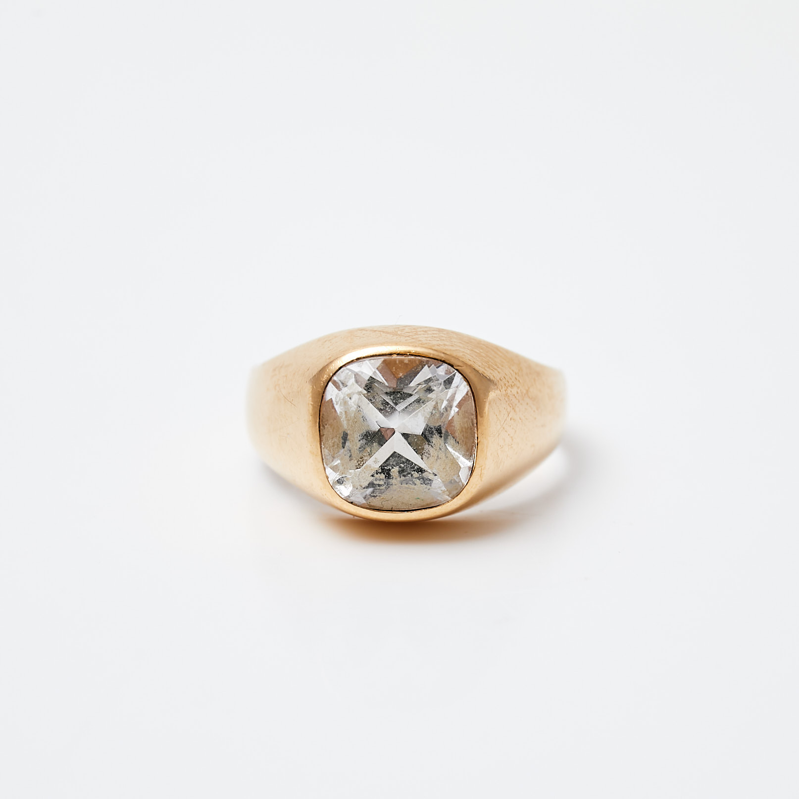 RING, 18 k guld, 1 fasettslipad syntetisk spinell, GD & Co, Malmö, 1959.