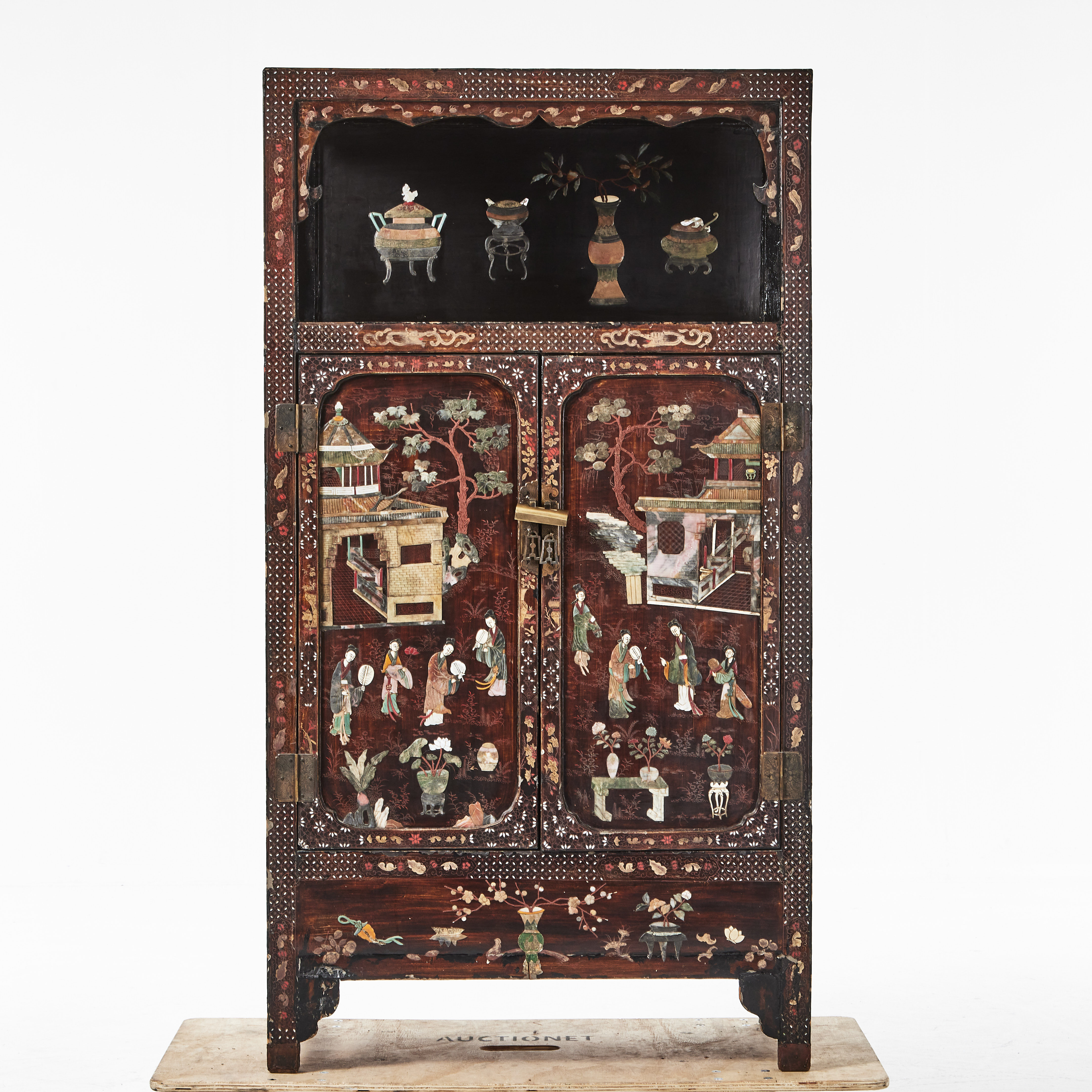 SKÅP, Kina, 1900-tal, lack med inläggningar.