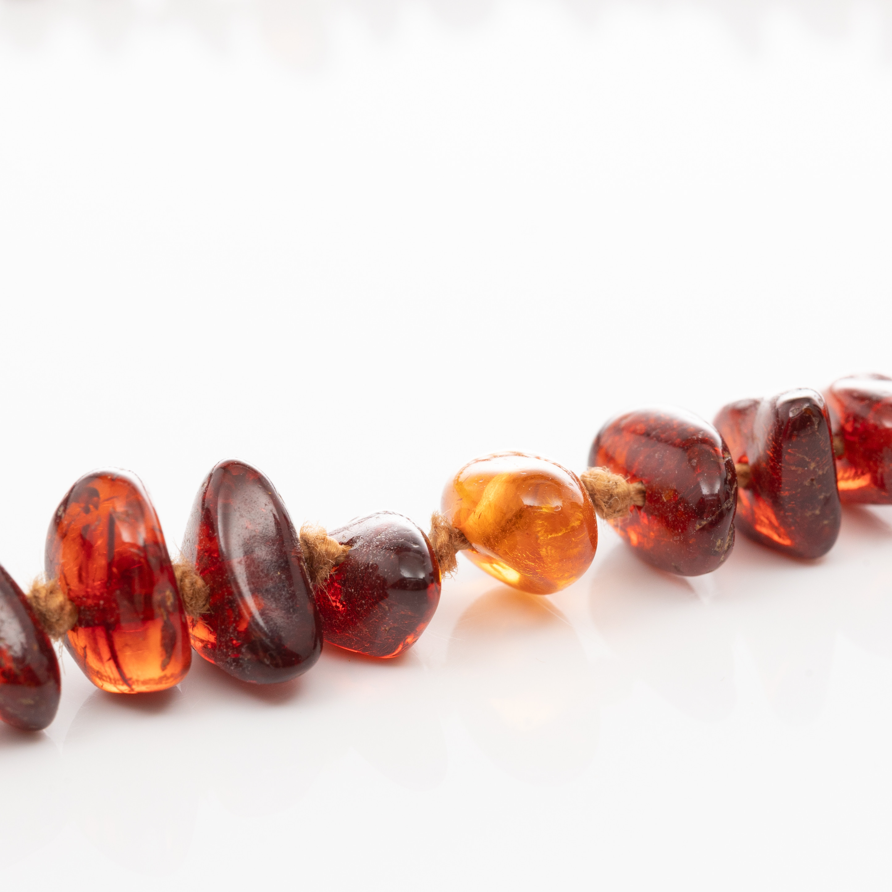 COLLIER, 2 st, Bärnstenar.