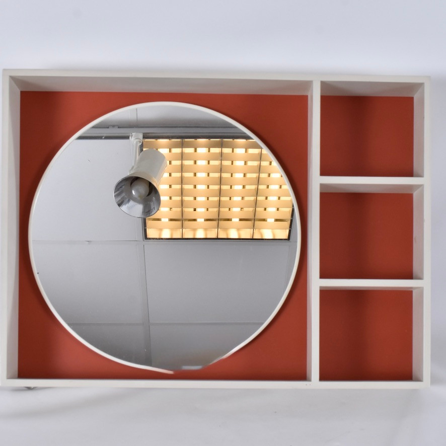 SPEGELSKÅP med hyllor, 1900-talets andra hälft.