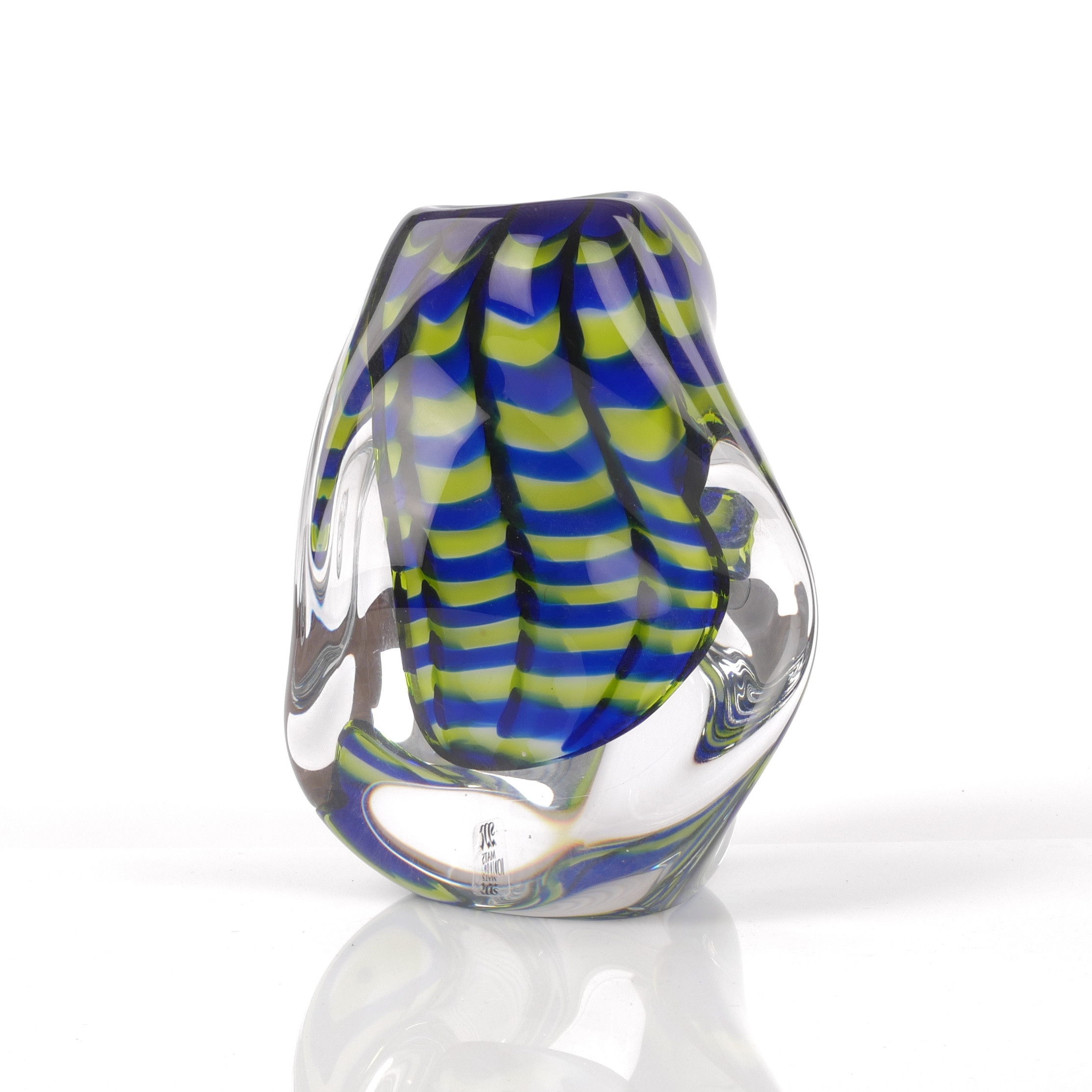 KLAS-GÖRAN TINBÄCK. Vas, "Twister", blågul dekor i underfång, Målerås, signerad.