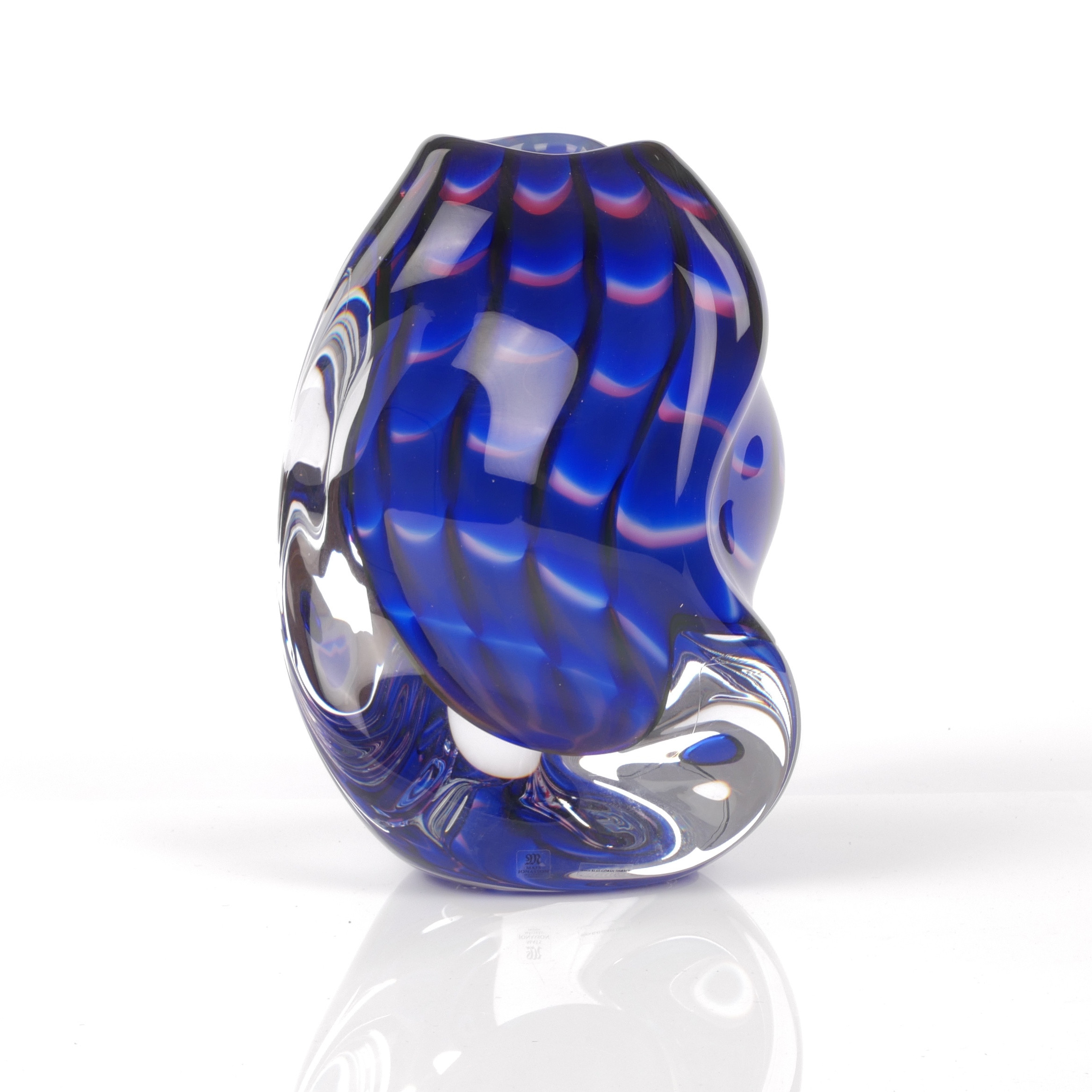 KLAS-GÖRAN TINBÄCK. Vas, "Twister", blå dekor i underfång, Målerås, signerad.