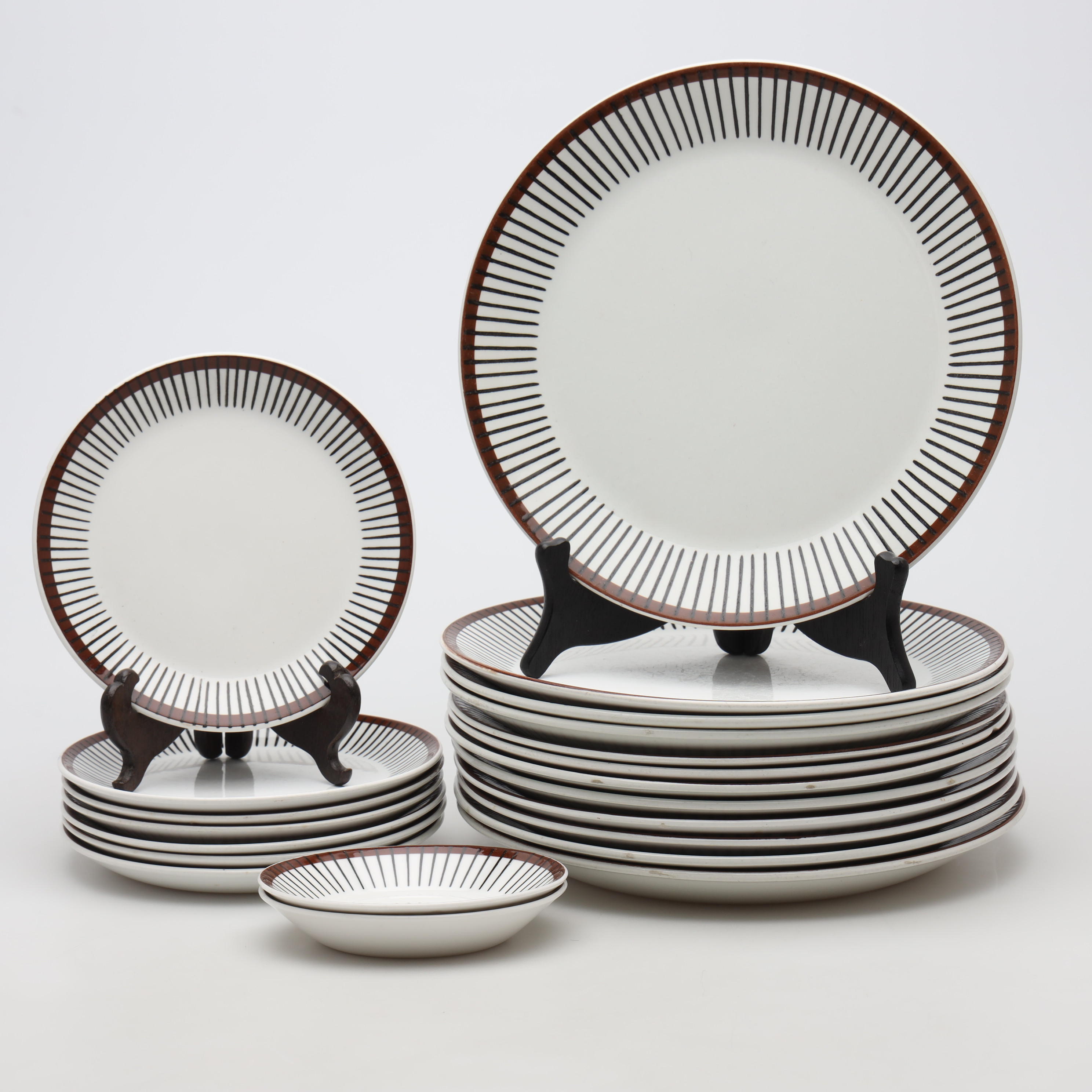 STIG LINDBERG. TALLRIKAR, 21 stycken, porslin, "Spisa Ribb", Gustavsberg.