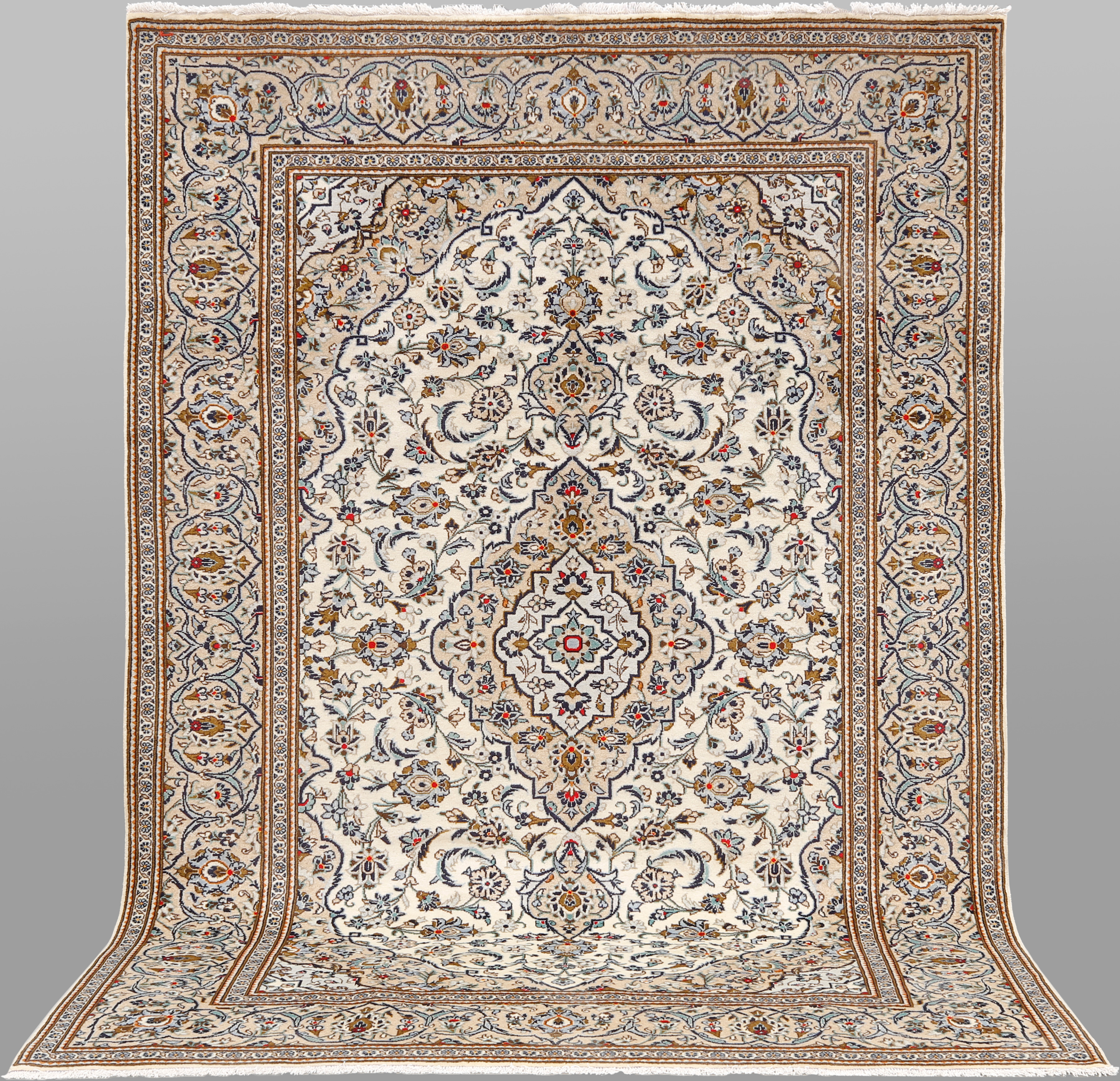 MATTA. Ljus Keshan, 297 x 200 cm.