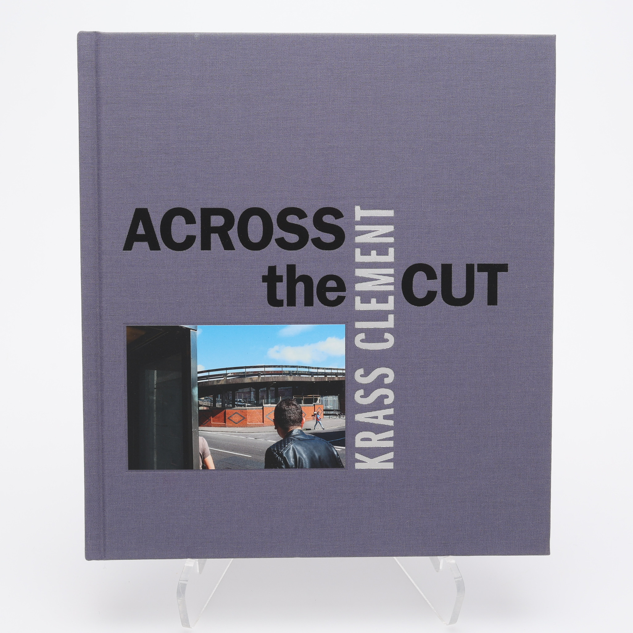 FOTO. DEN DANSKE FOTOGRAFEN KRASS CLEMENTS "ACROSS THE CUT" I FÖRSTA UPPLAGAN, 2019.