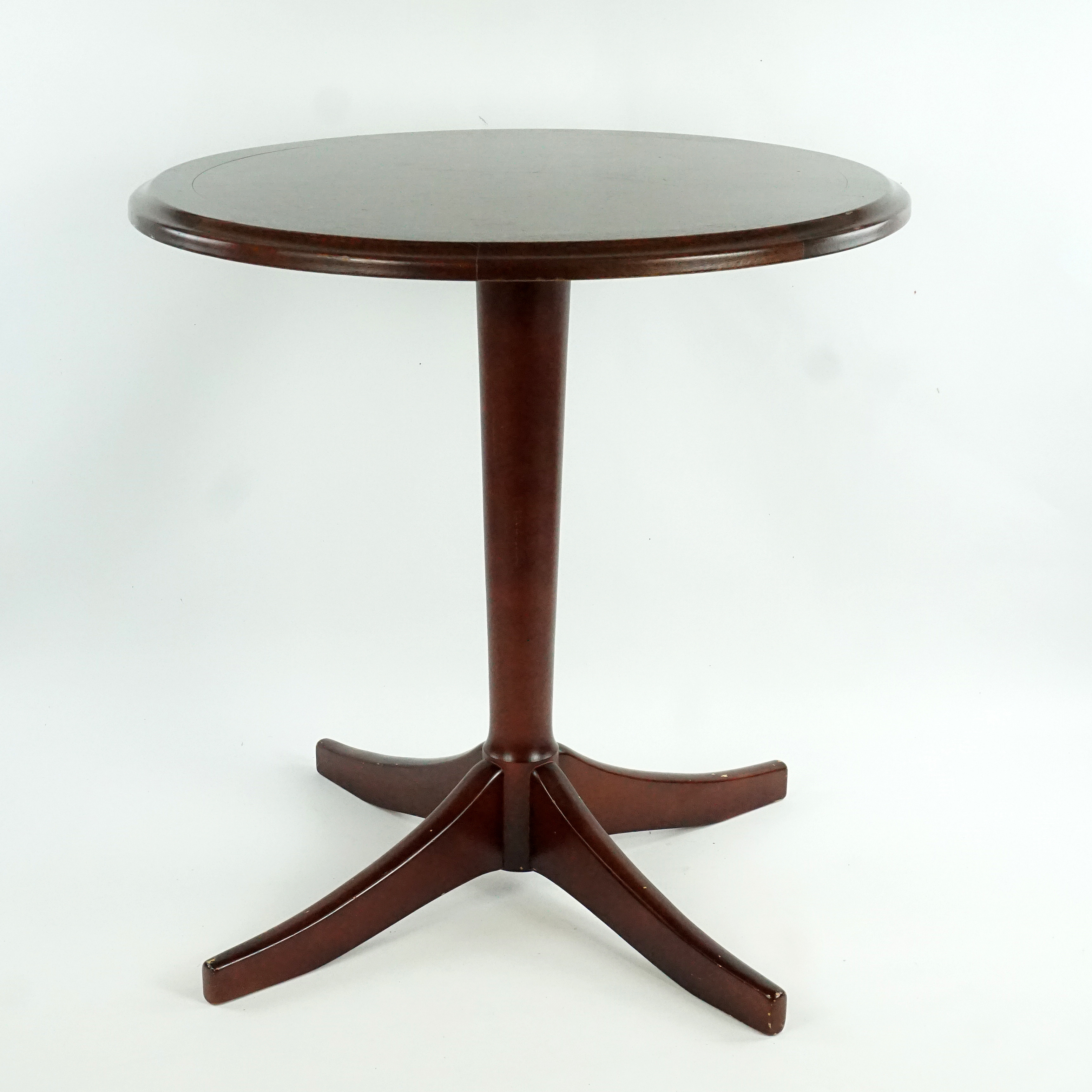 PELARBORD. Trä, 1900-talets andra hälft.