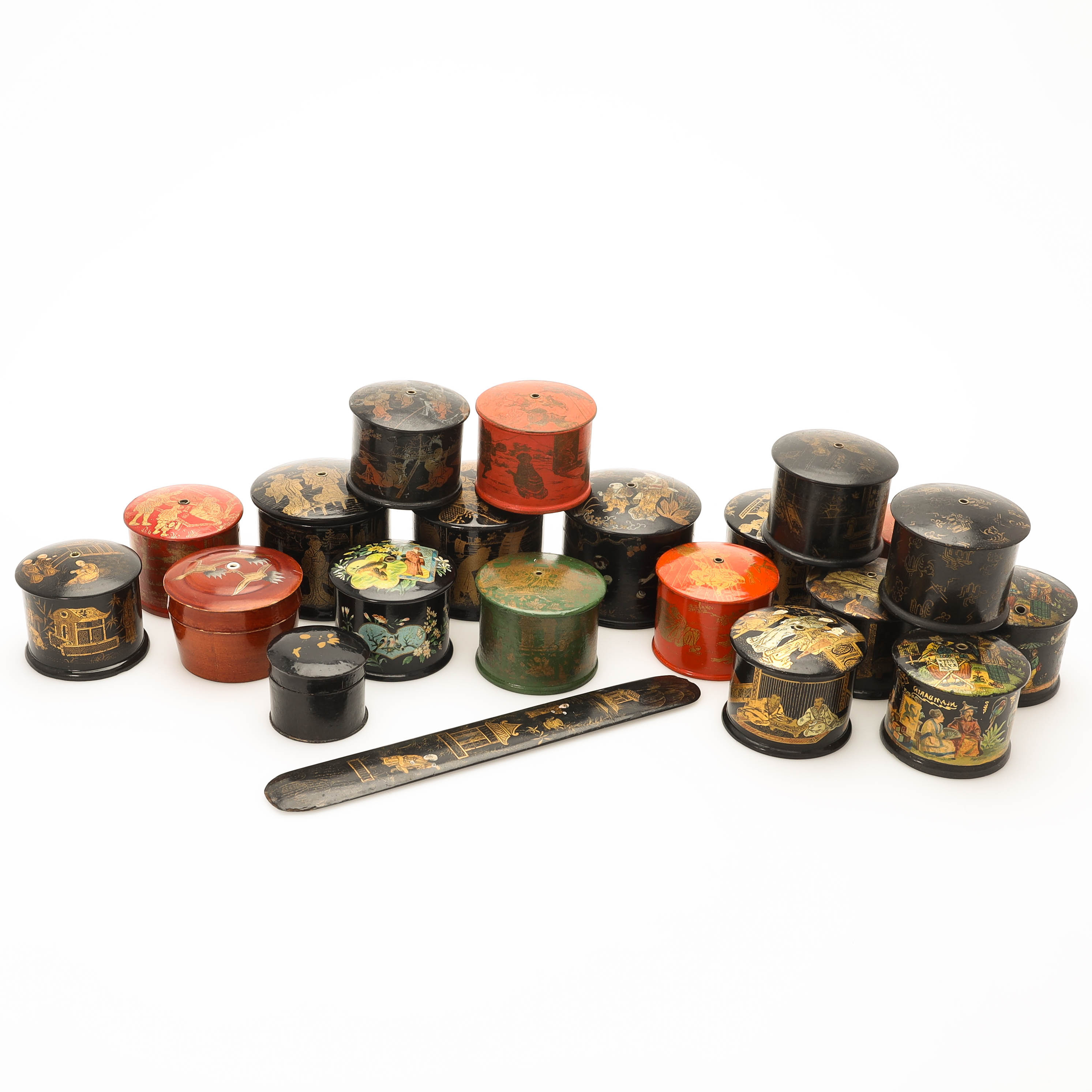 ETUIER, för tråd, 21 delar, trä/papier maché, orientaliska, Kina/Japan, 1800/1900-tal.