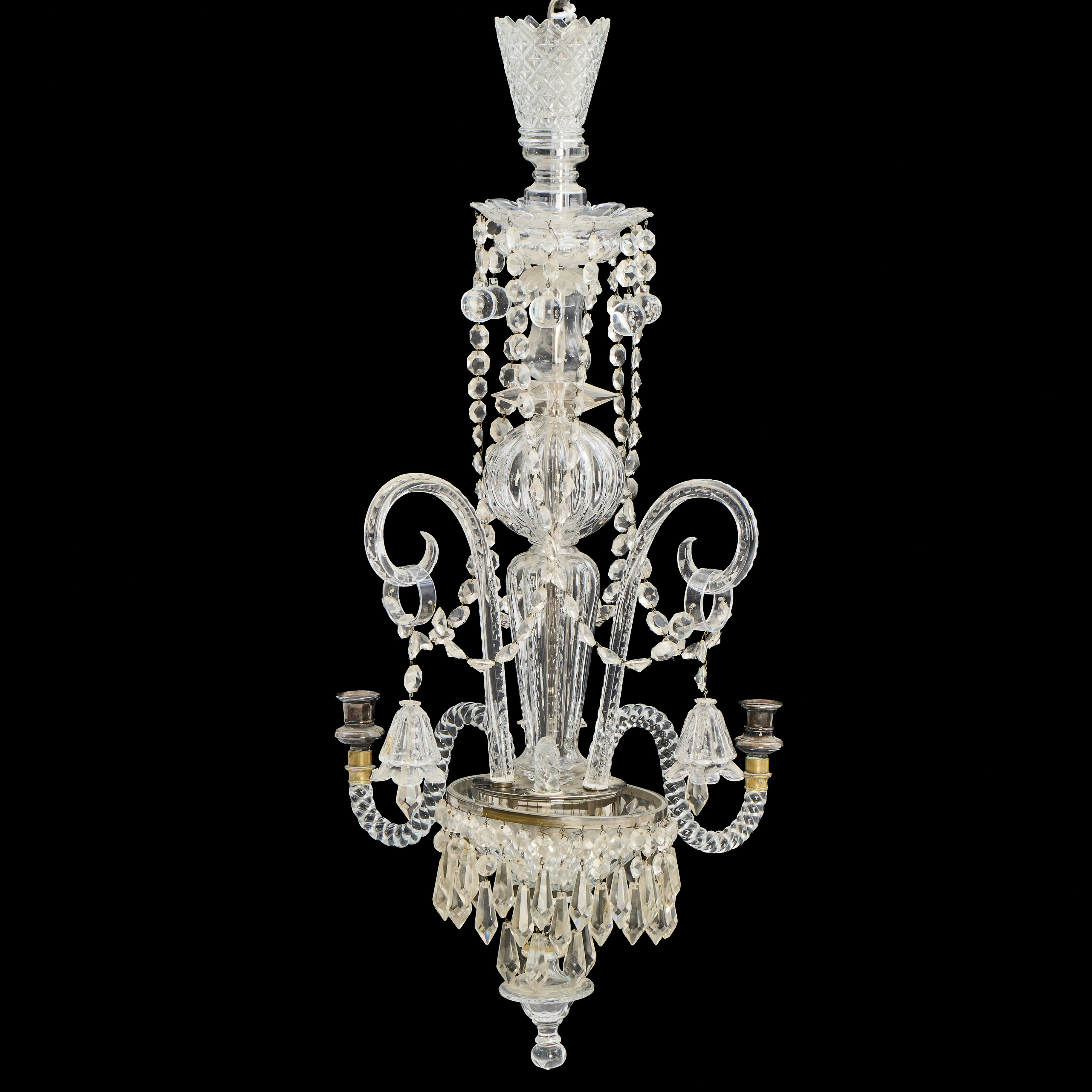 LJUSKRONA, 1800/1900, stomme i glas och försilvrad metall, behängd med olikslipade prismor, för tre ljus.