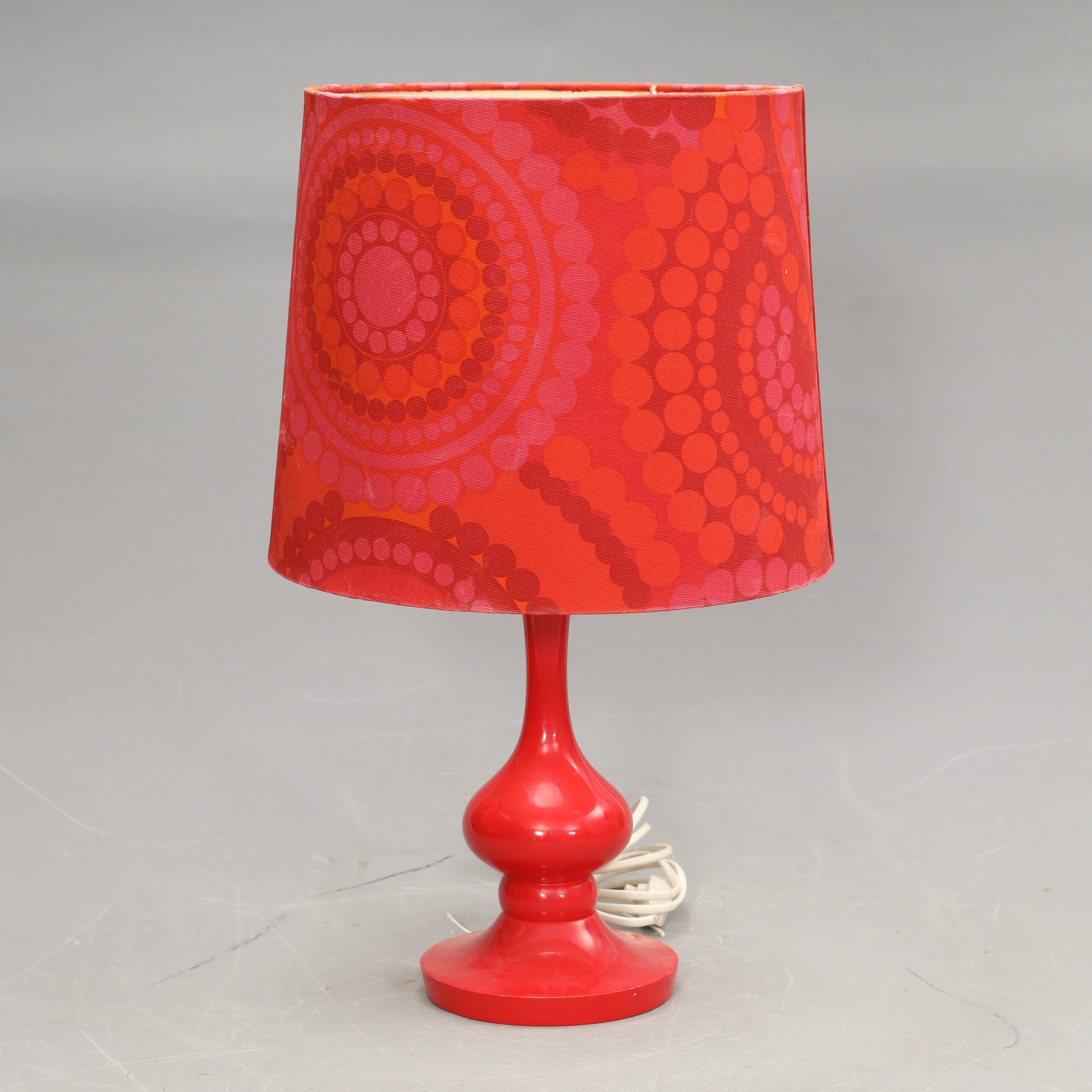 BORDSLAMPA, skärm designad av Marja Metsovaara.