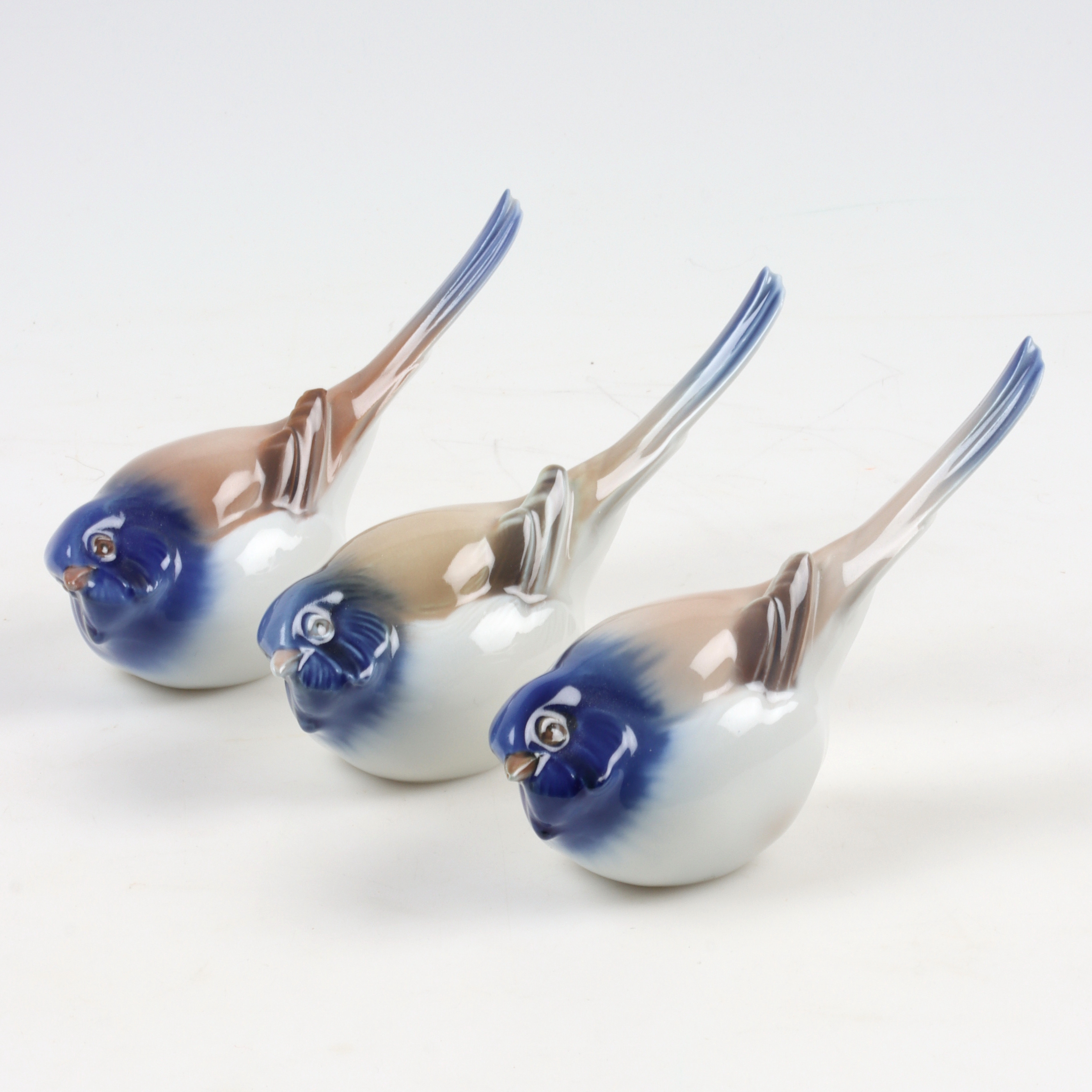 FIGURINER 3 st, fåglar, porslin, Bing & Gröndahl och Royal Copenhagen, 1900-tal.