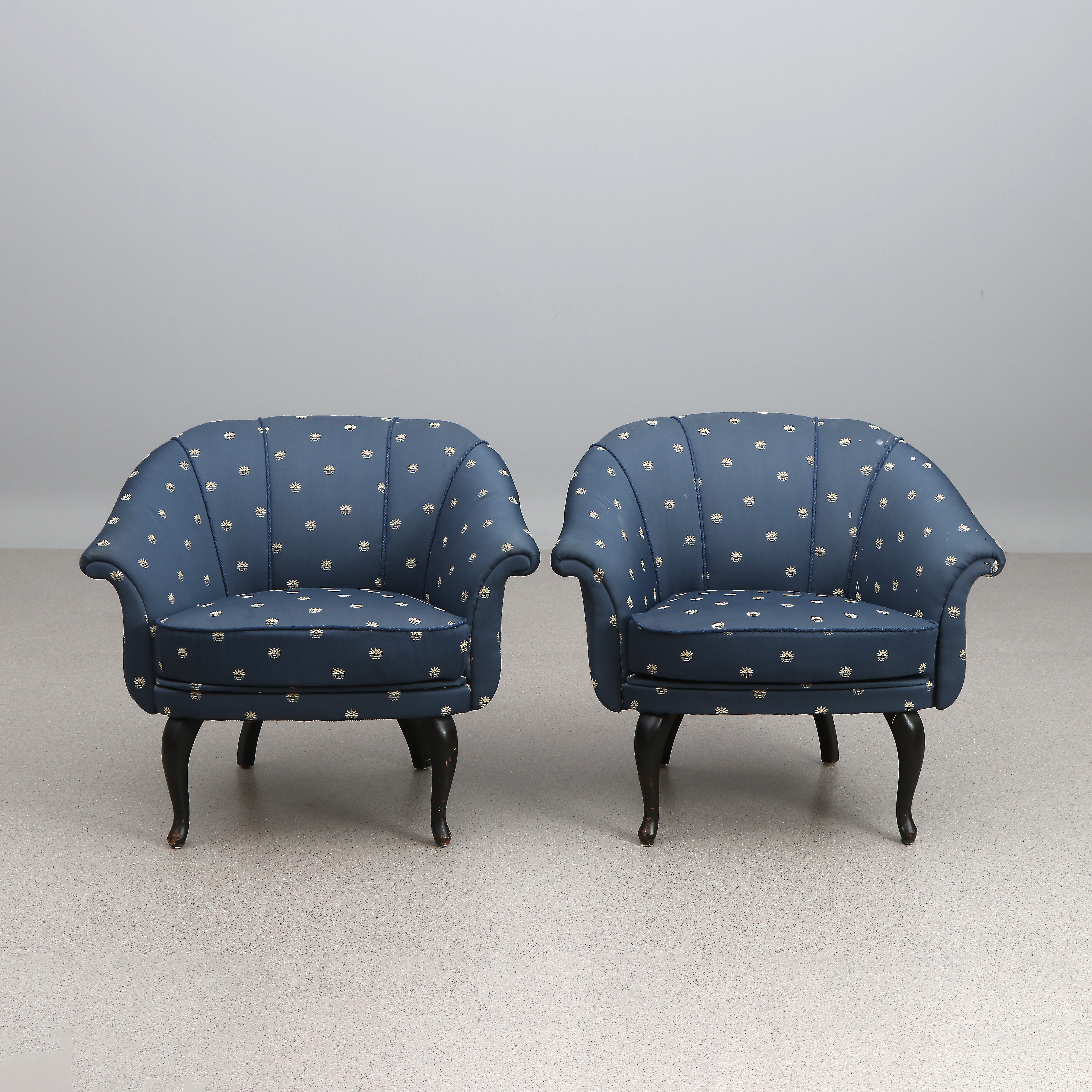 FÅTÖLJER, ETT PAR. Textilklädsel. 1900-tal.