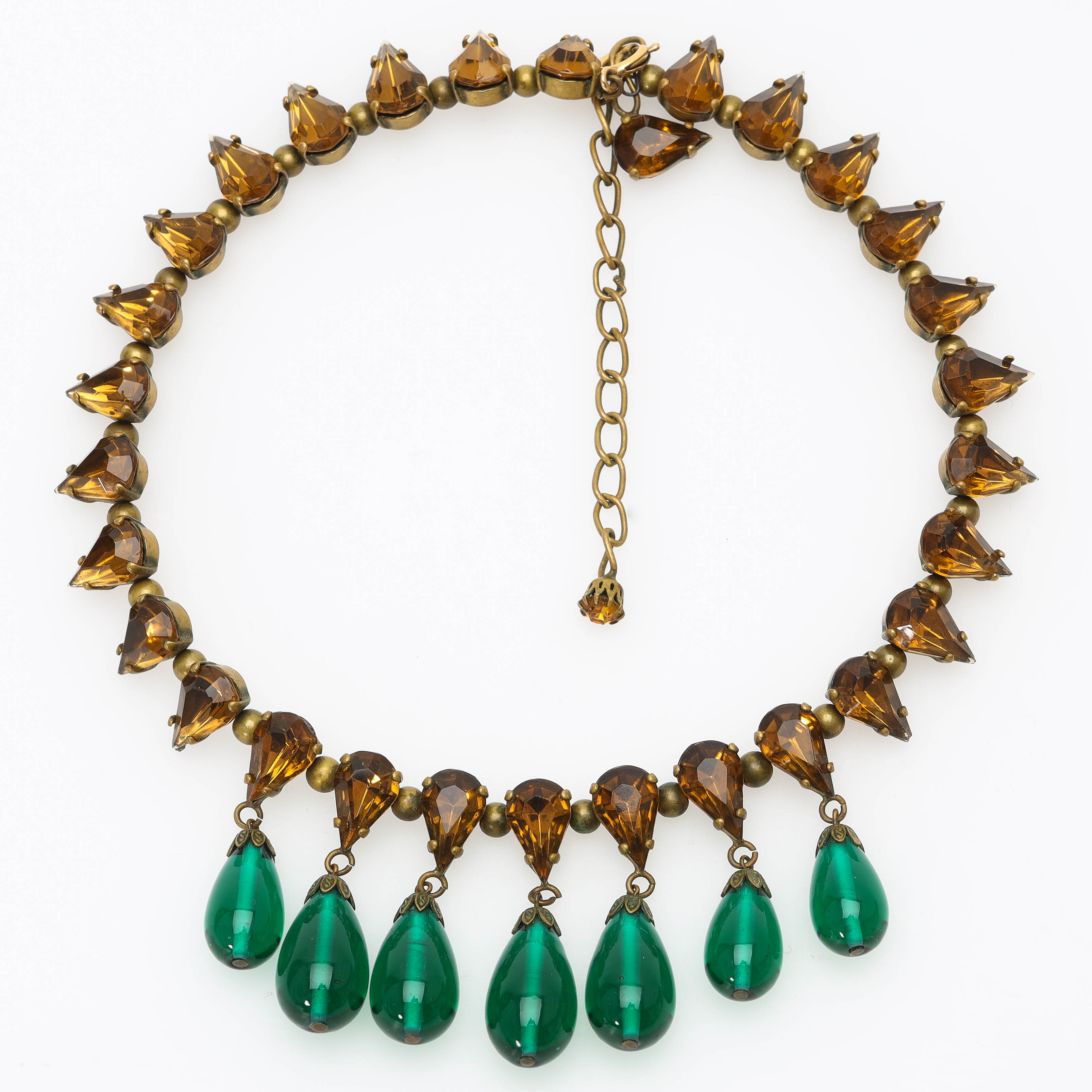 COLLIER, glas samt metall, 1900-talets första hälft.