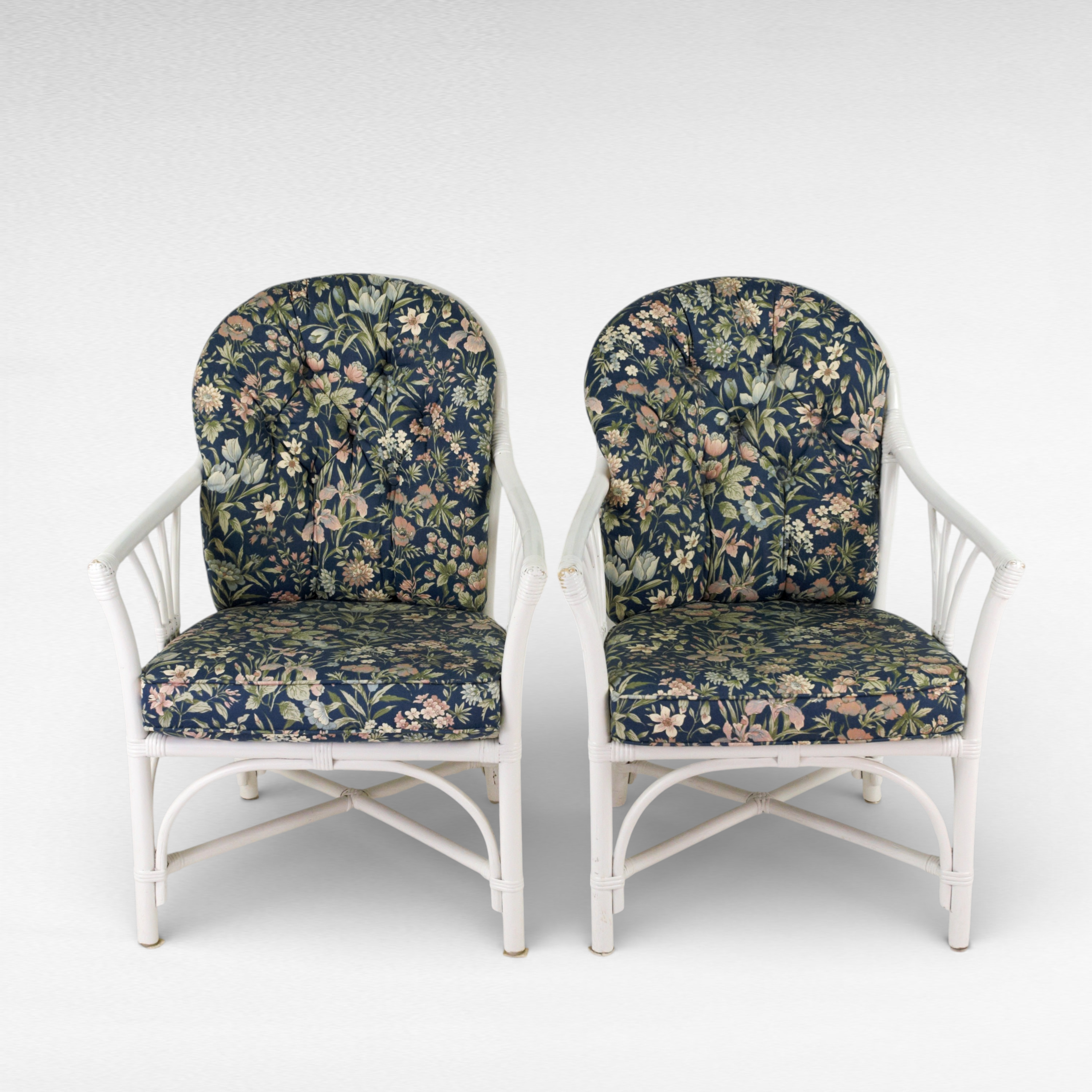 ROTTINGFÅTÖLJER 2 st, tygklädda lösa sitt-& ryggkuddar, nutida.