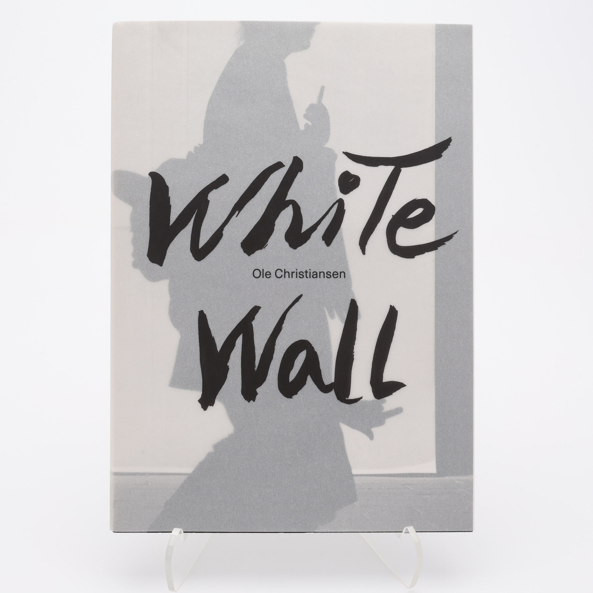 FOTO. DEN DANSKE FOTOGRAFEN OLE CHRISTIANSENS "WHITE WALL" I FÖRSTA UPPLAGAN, 2020 - MED DEDIKATION FRÅN OLE CHRISTIANSEN.