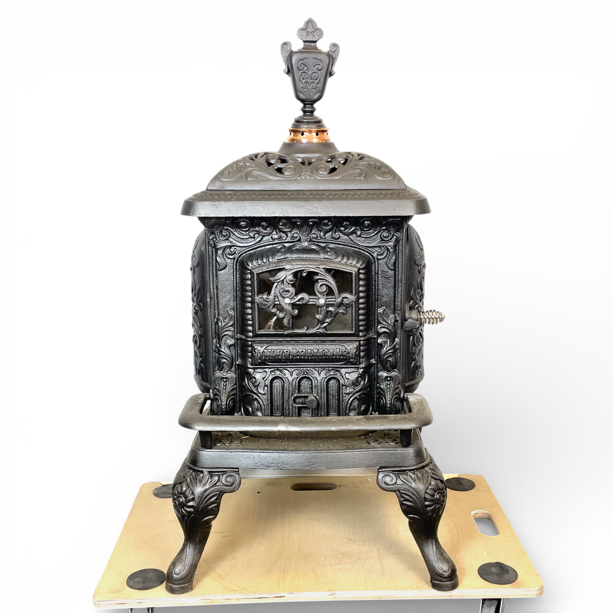 GJUTJÄRNSKAMIN. No 33, Norrahammar, Sirus.