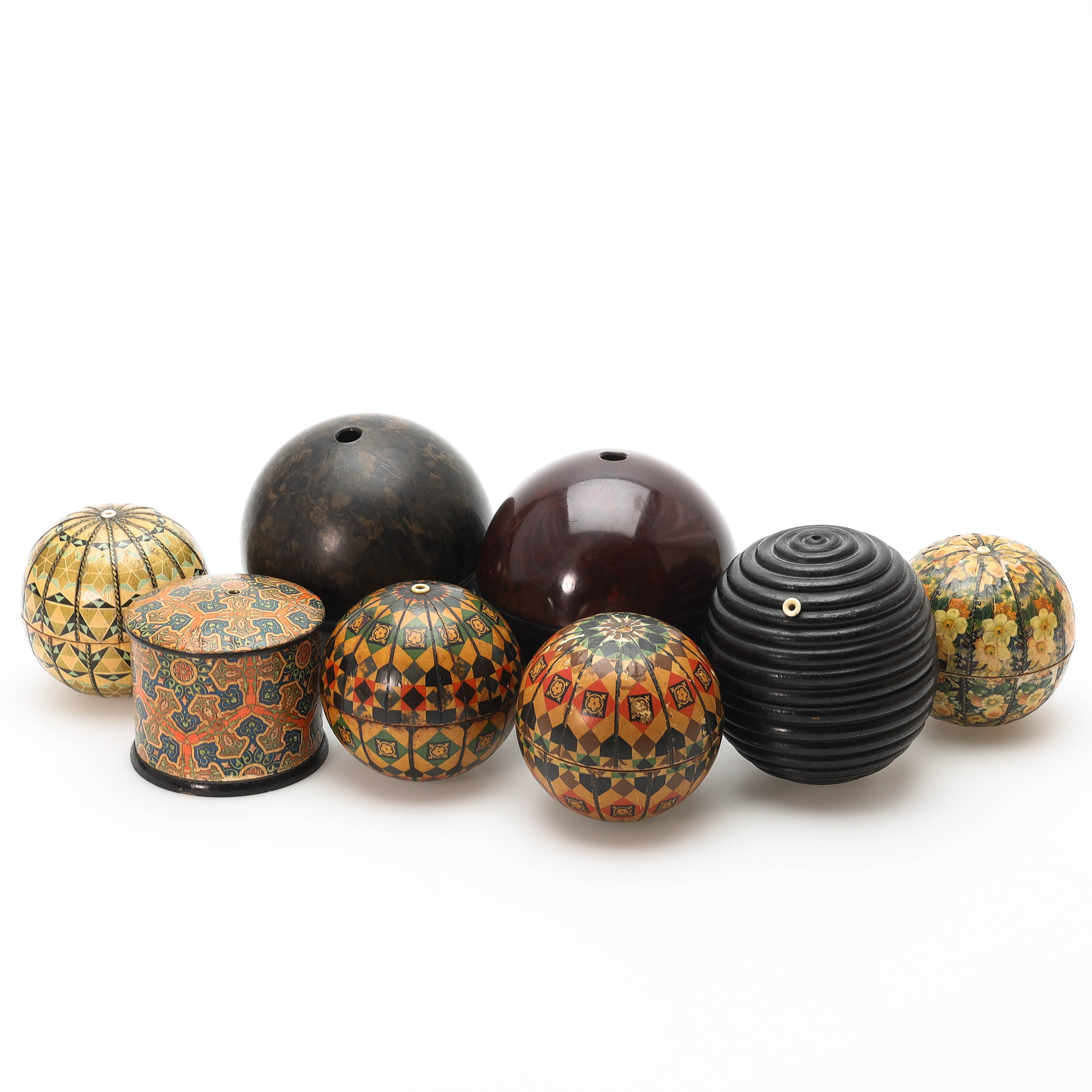 ETUIER, för tråd, trä, papier maché, bakelit, 8 delar, delvis Clark Co, Anchor, England, 1800/1900-tal.