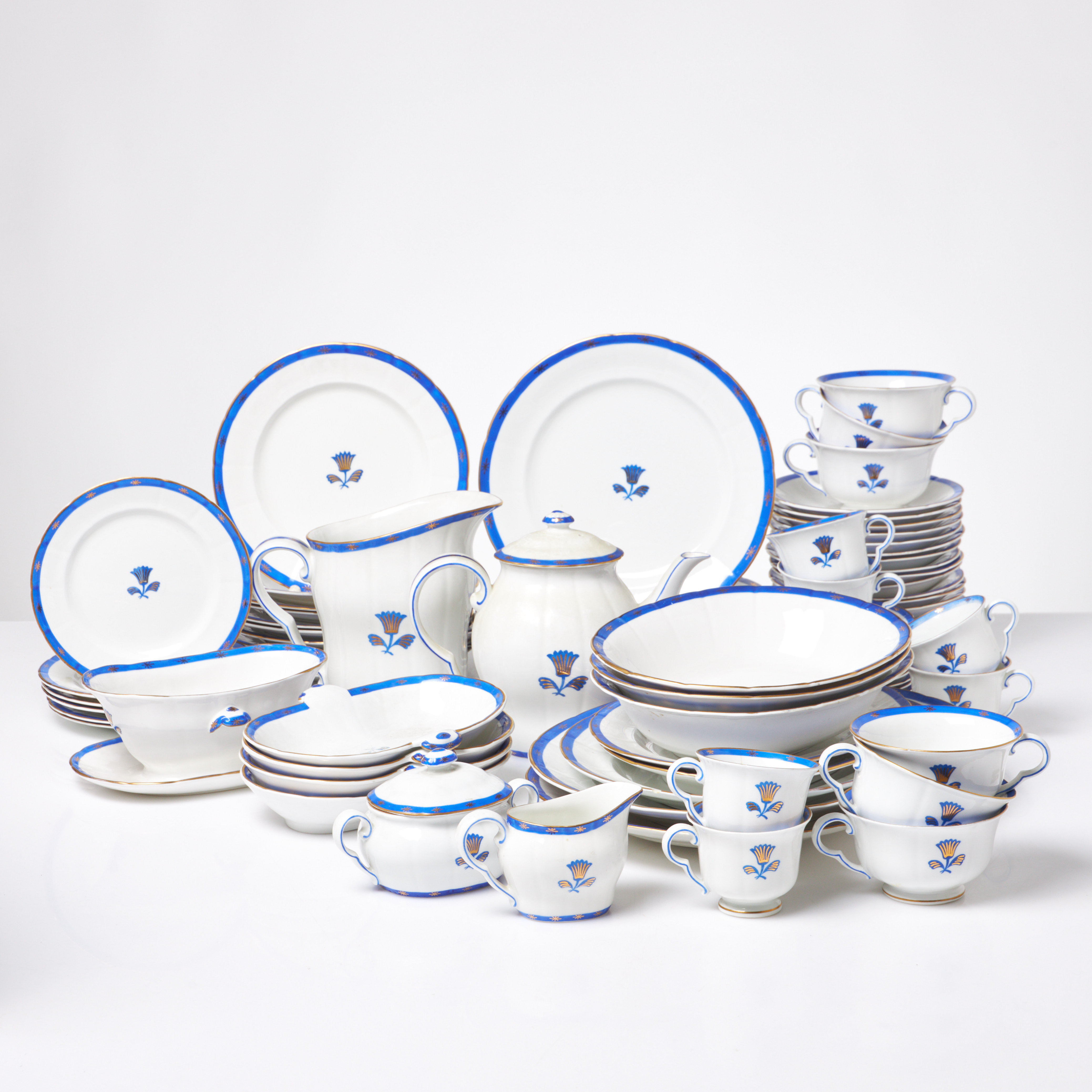 WILHELM KÅGE. Mat- och kaffeservis, 156 dlr, "Guldstjärna", porslin, Gustavsberg, 1900-tal.