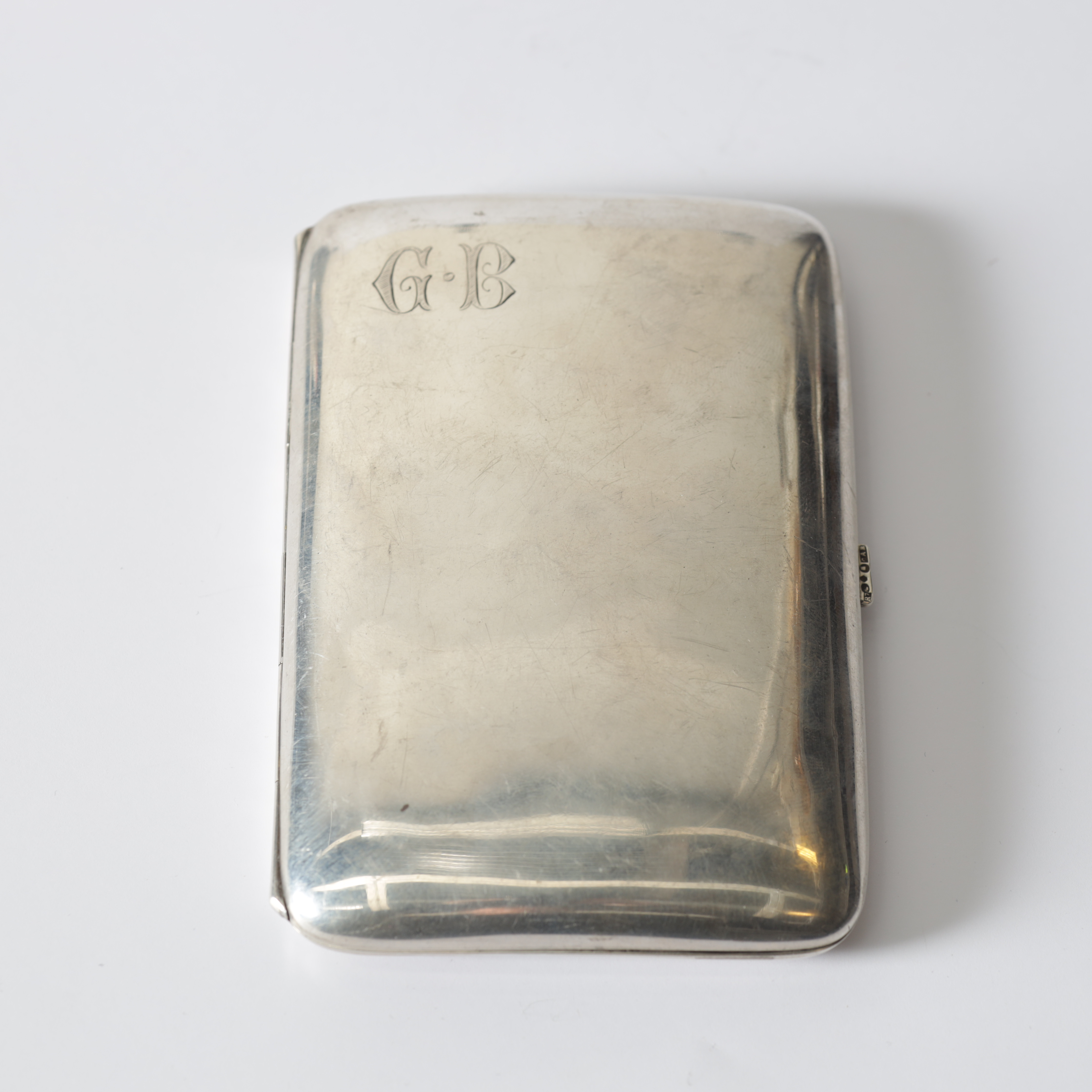 CIGARRETUI, silver, importerat av C.A. Björklund, Stockholm, 1919. Totalvikt ca 134,4 gram.