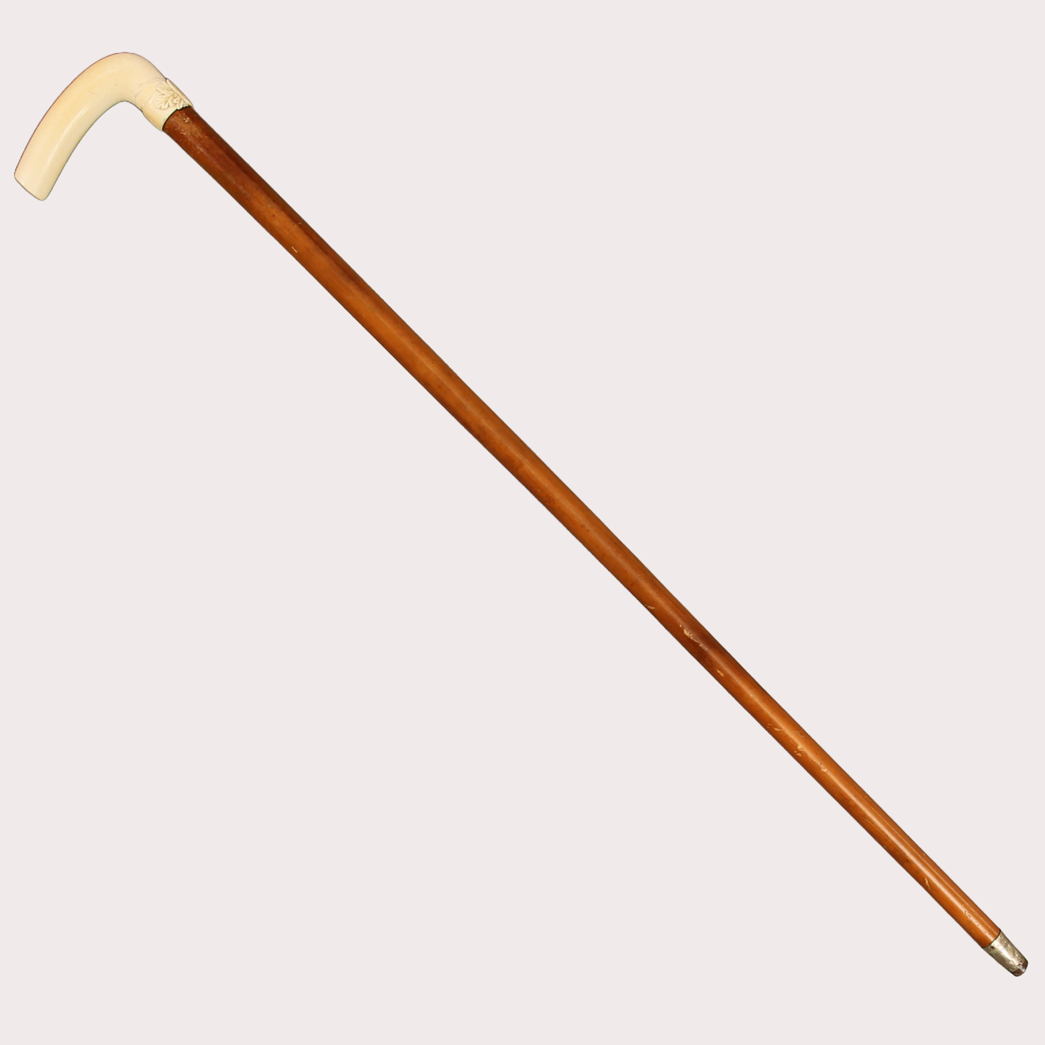 KÄPP, handtag i ben, monogram, spanskrör, metallbeslag.