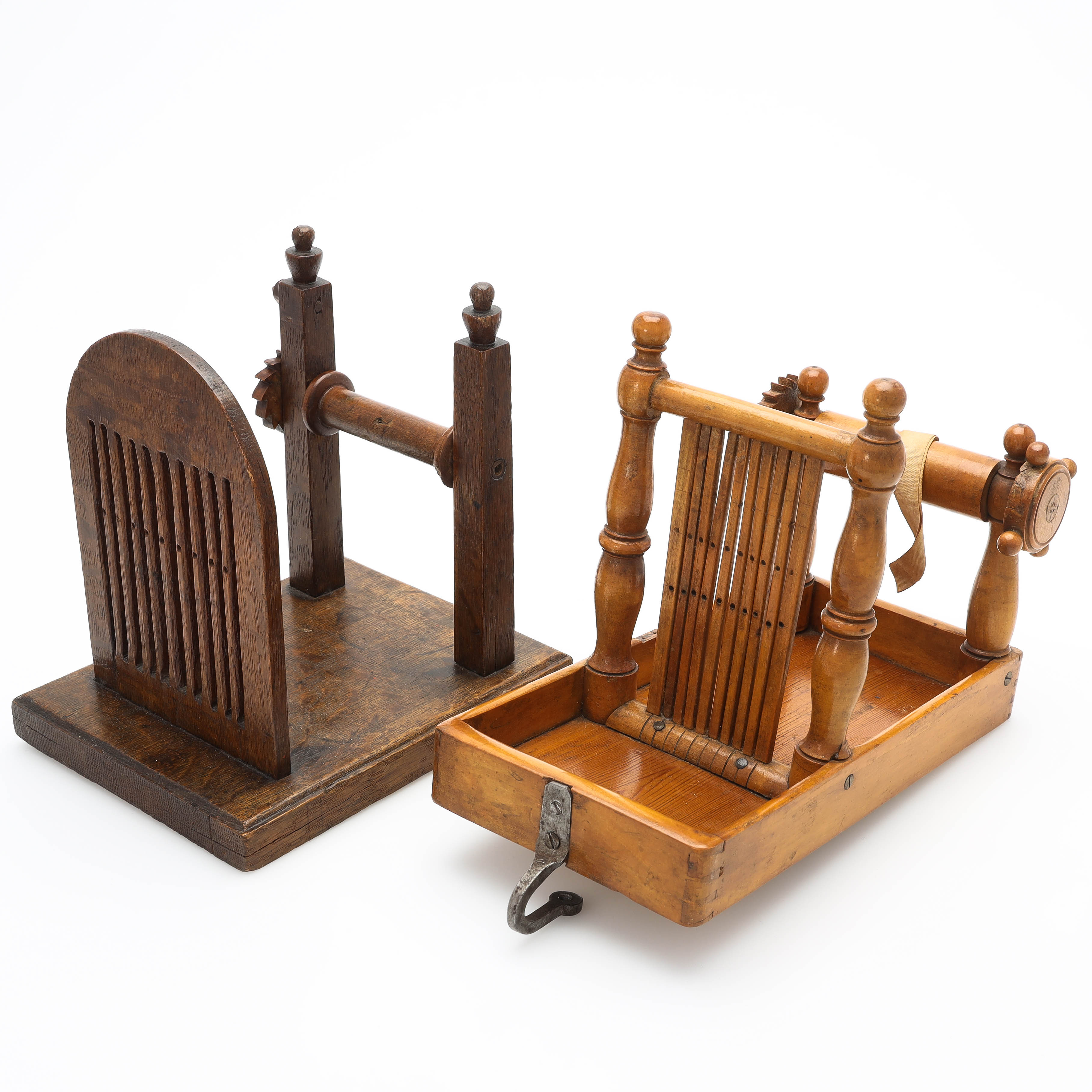 BANDVÄVSTOLAR, bordsmodeller, 2 delar, 1800-tal.
