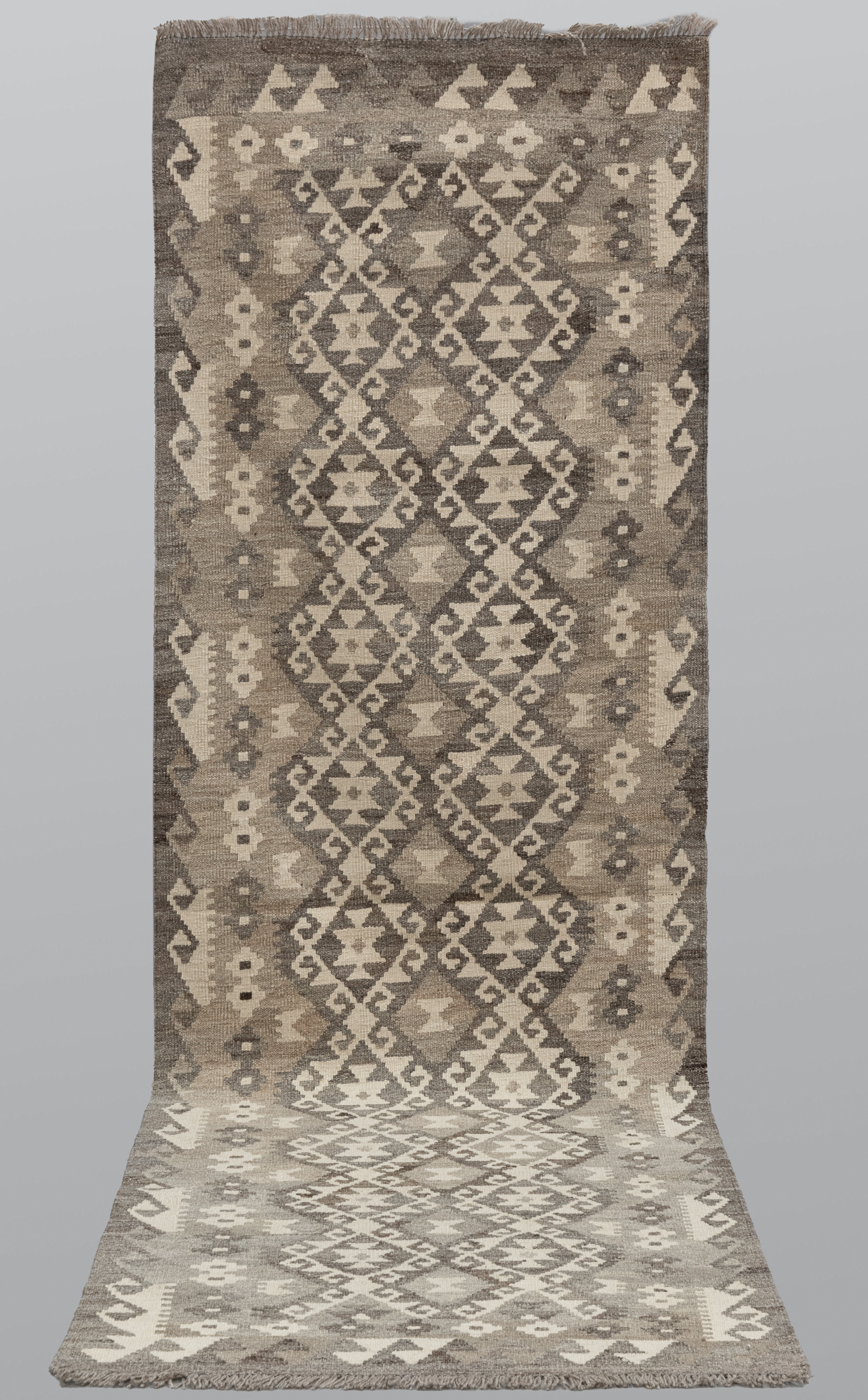 MATTA. Kelim naturfärgad gallerimodell, 253 x 81 cm.