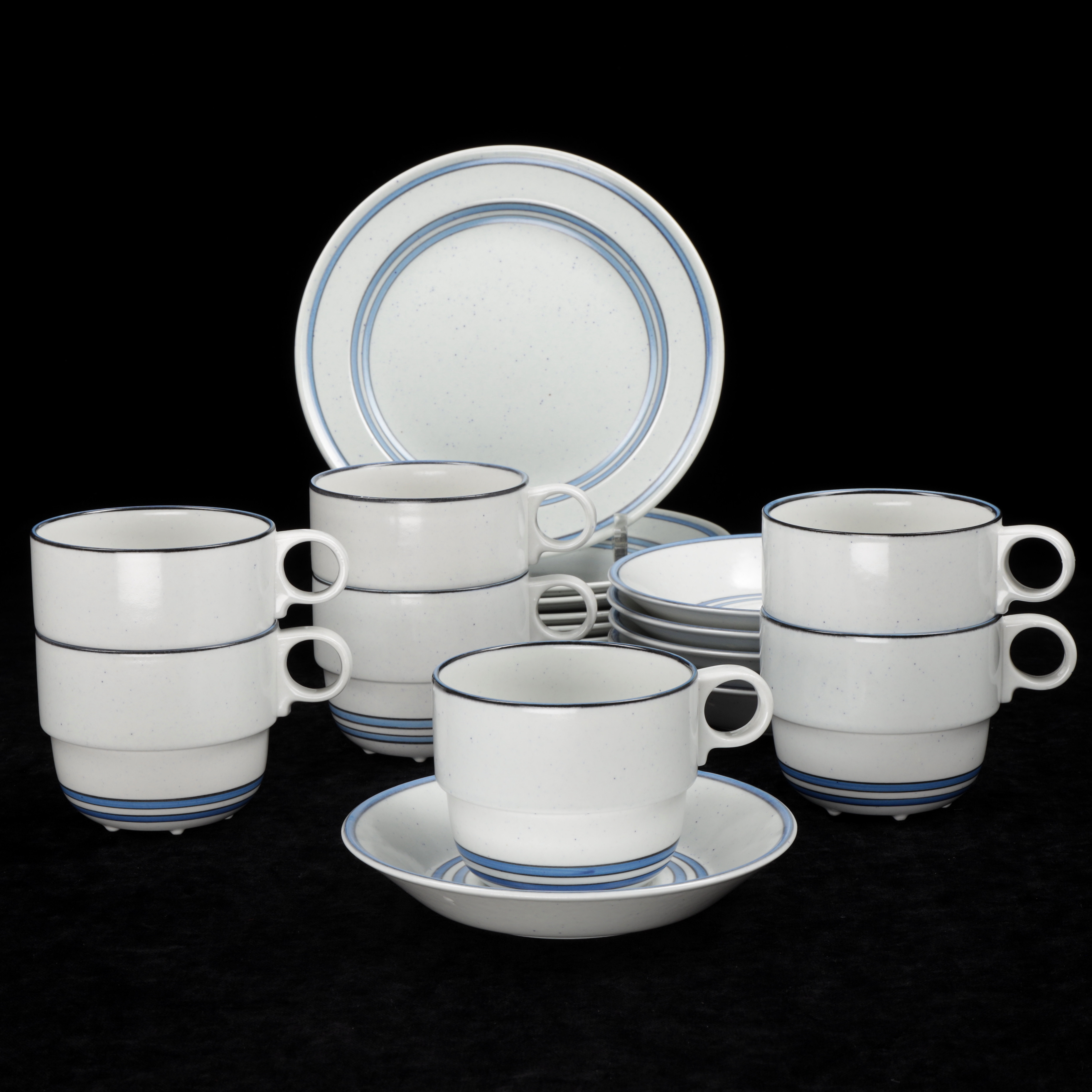 STIG LINDBERG. Teservis, 19 delar, "Dart", Gustavsberg, 1970-tal.