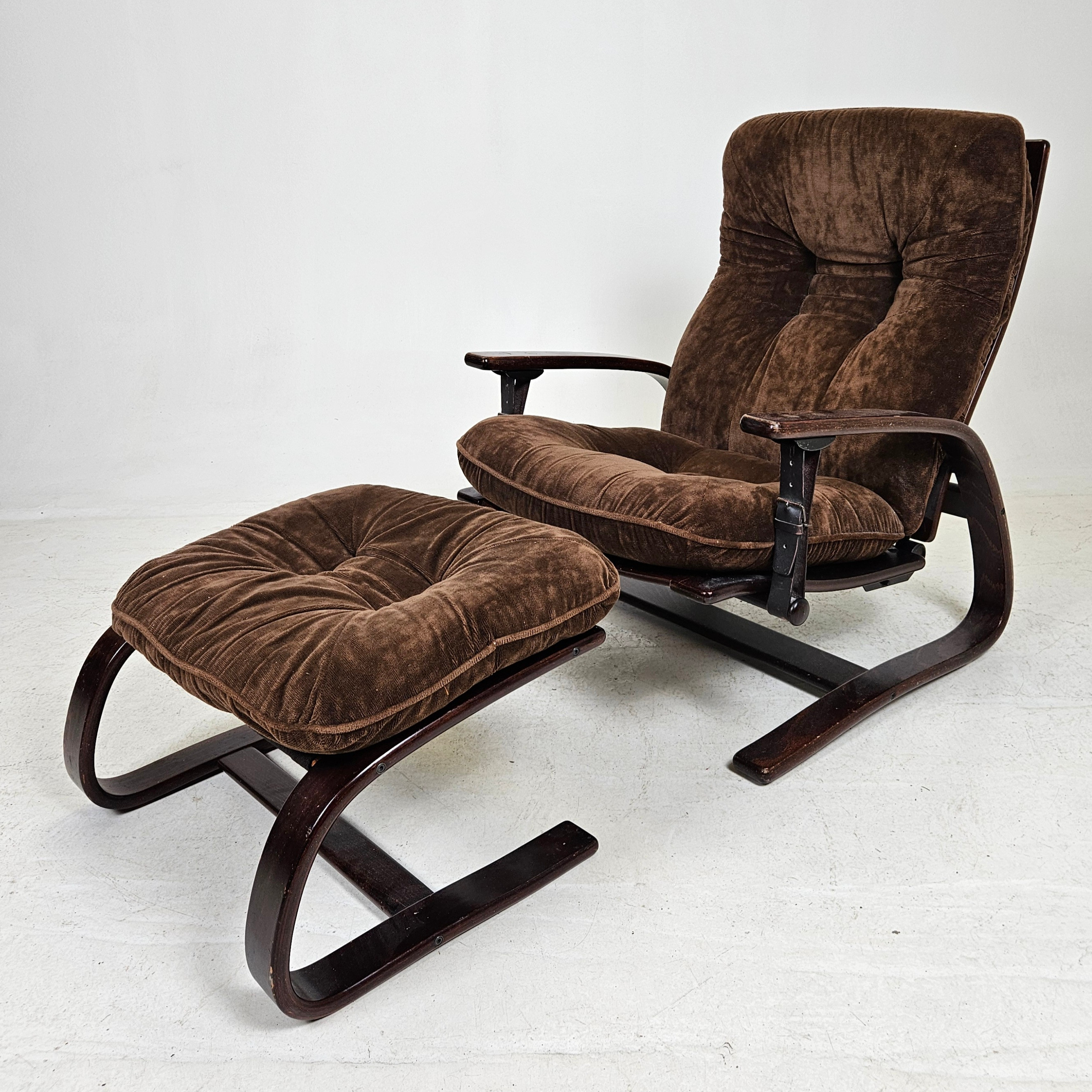 ARNT LANDE. Fåtölj med fotpall, "Panter", Norge.