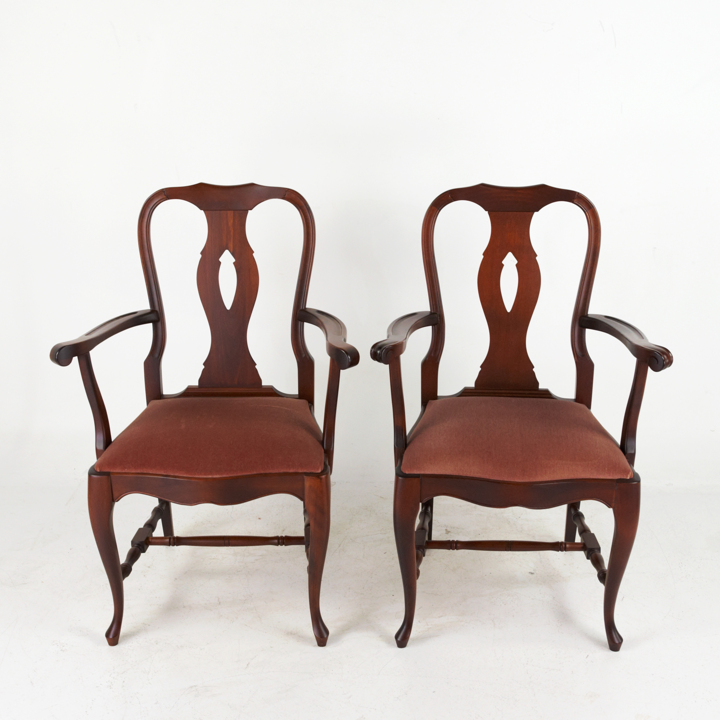 KARMSTOLAR, ett par, rokokostil, rödbetsad bok, rosaröd sammetsklädsel, nytillverkning.