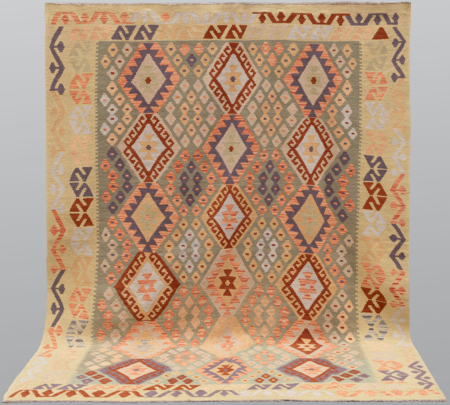 MATTA. Kelim klassisk design, 245 x 190 cm.