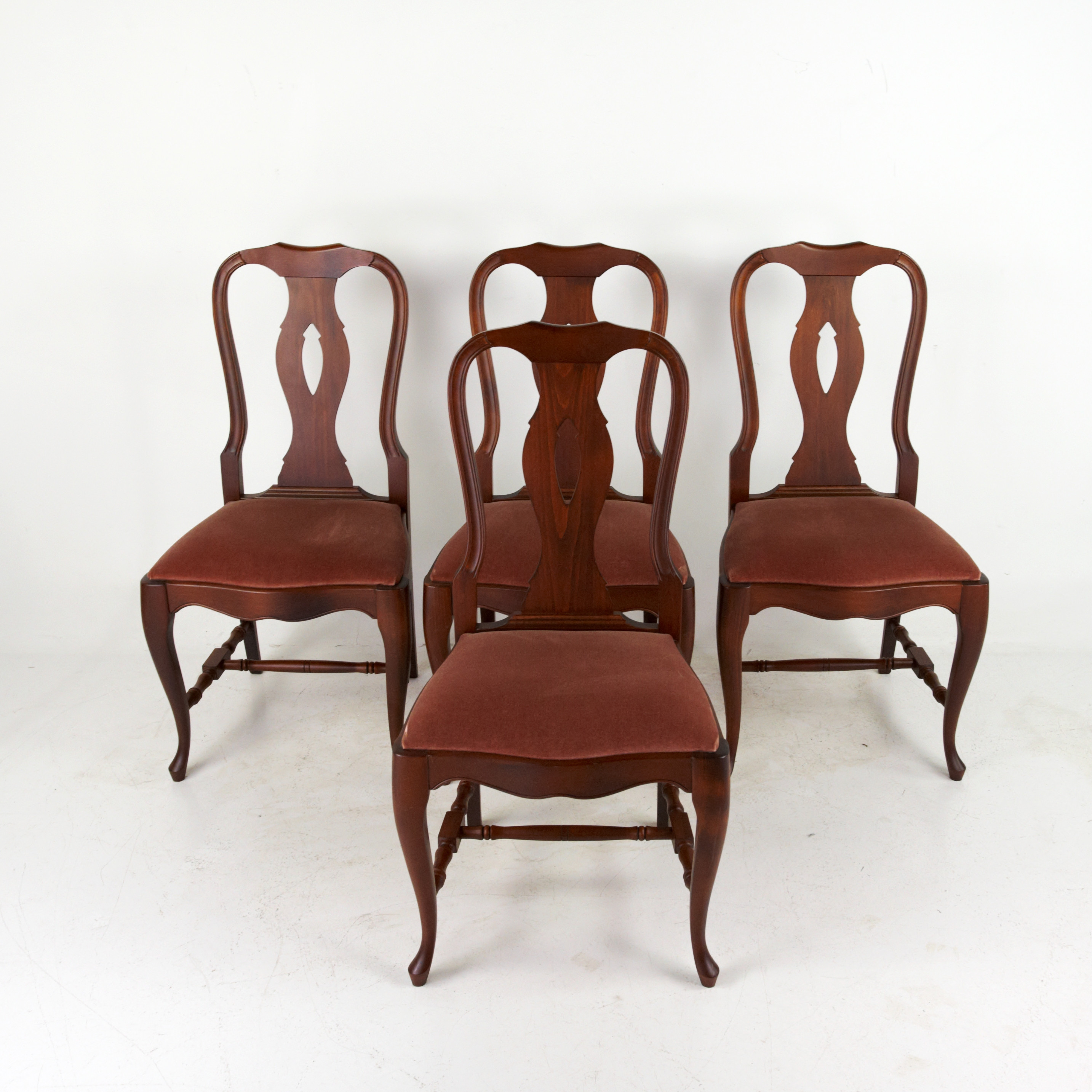 STOLAR, 4 st. rokokostil, rödbetsad bok, rosaröd sammetsklädsel, nytillverkning.