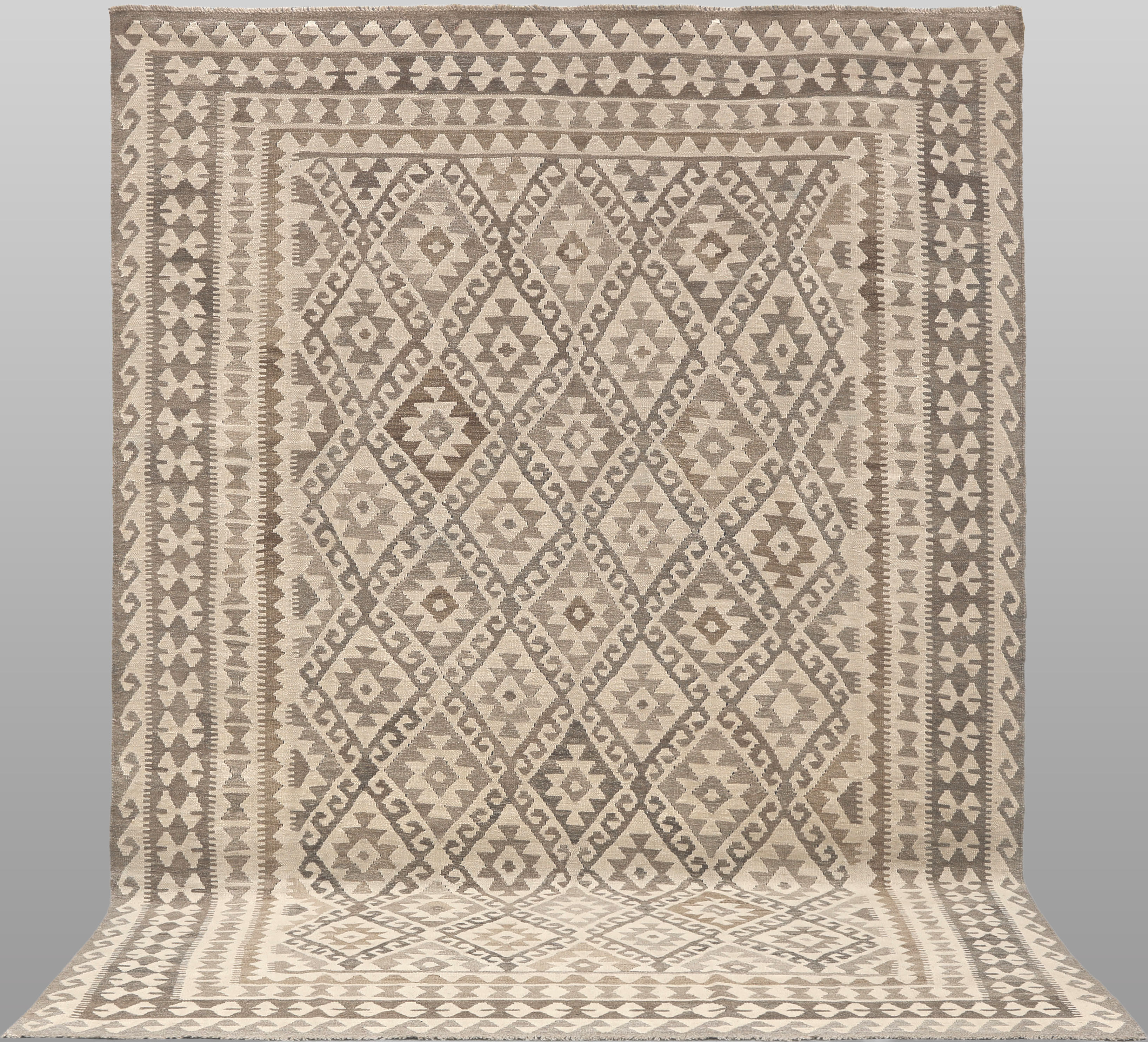 MATTA. Kelim naturfärgad, 298 x 208 cm.