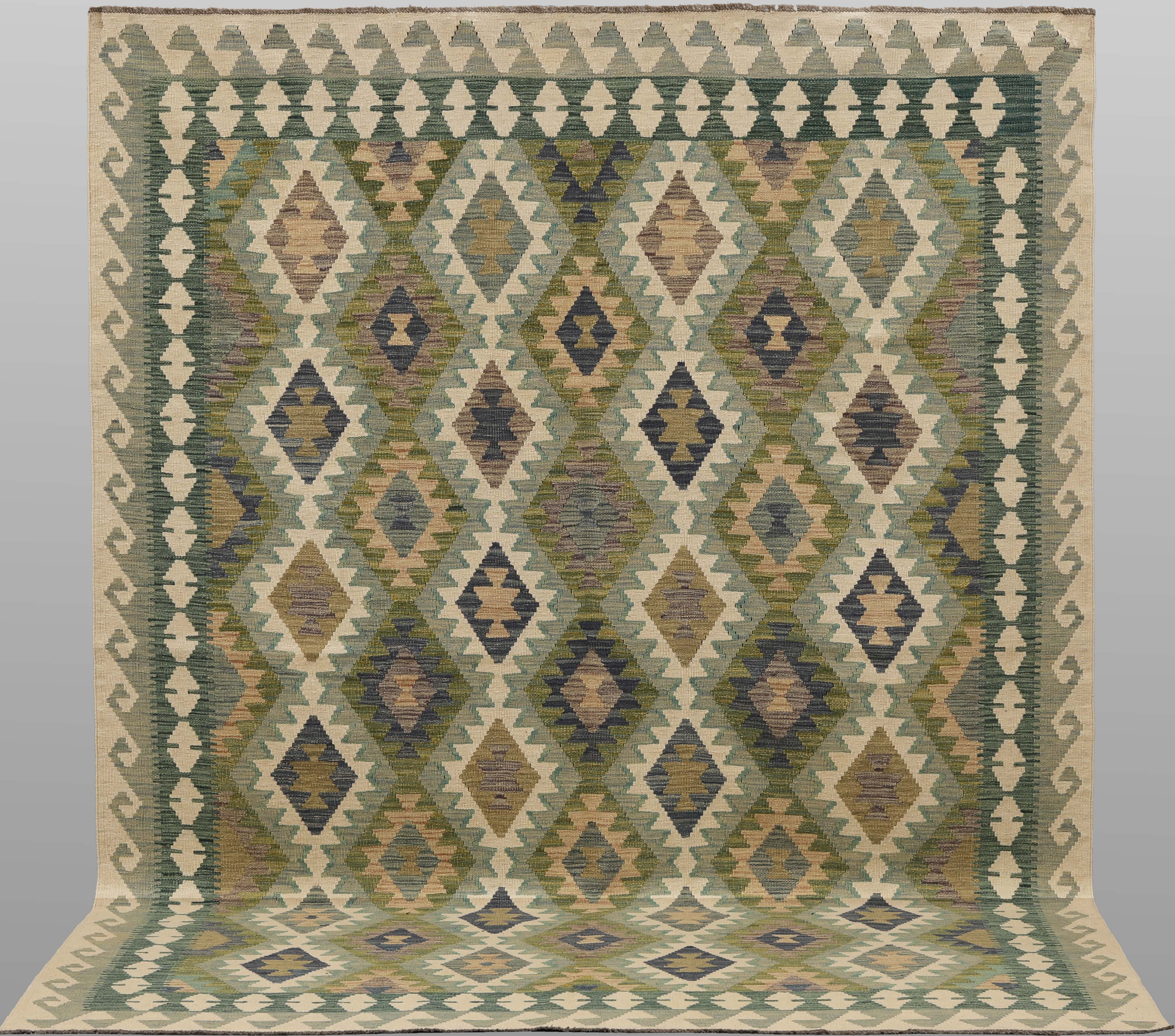 MATTA. Kelim klassisk design, 288 x 206 cm.